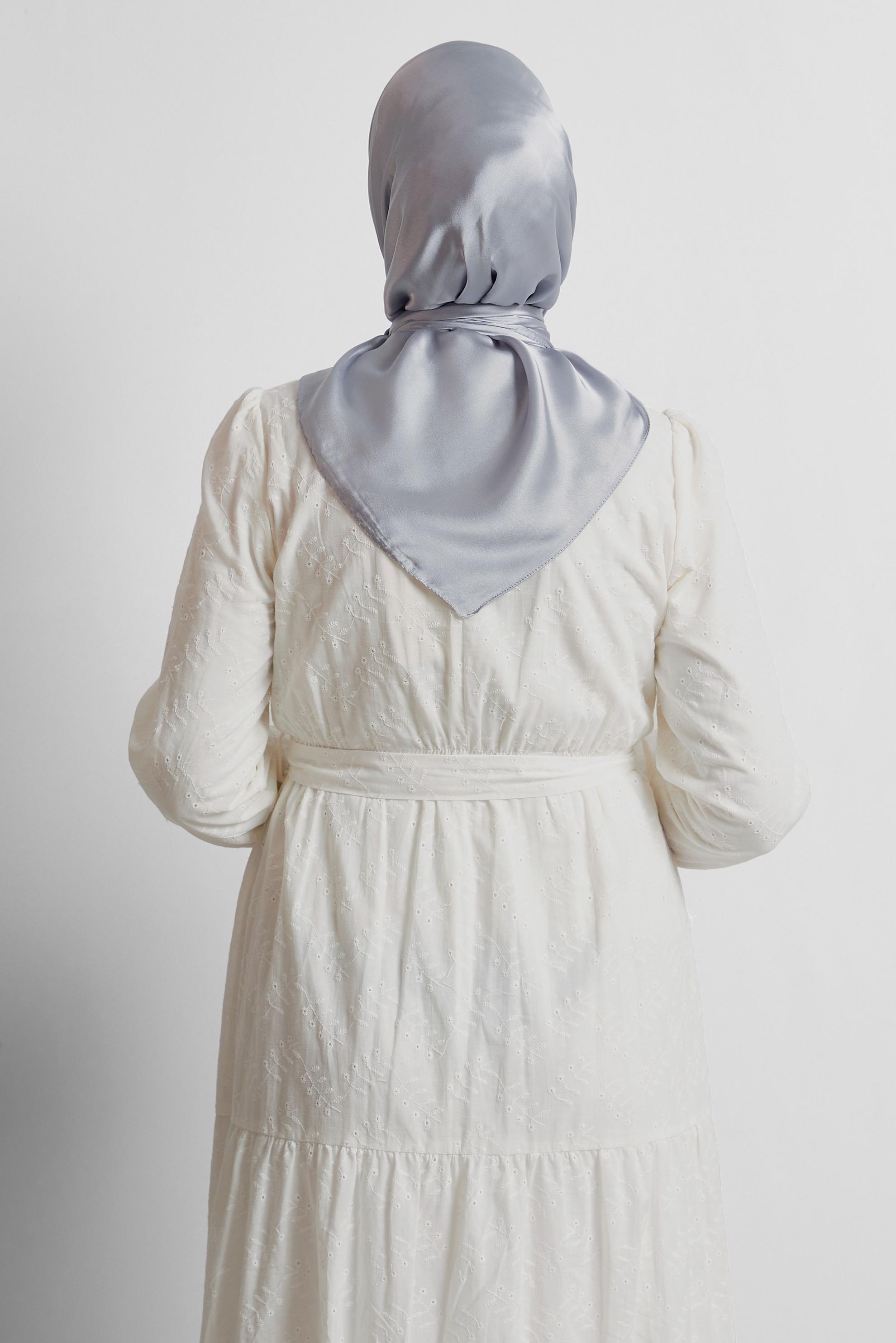 Tesettür giyim GÜMÜŞ ALVİNA SATEN JANJAN EŞARP 8569