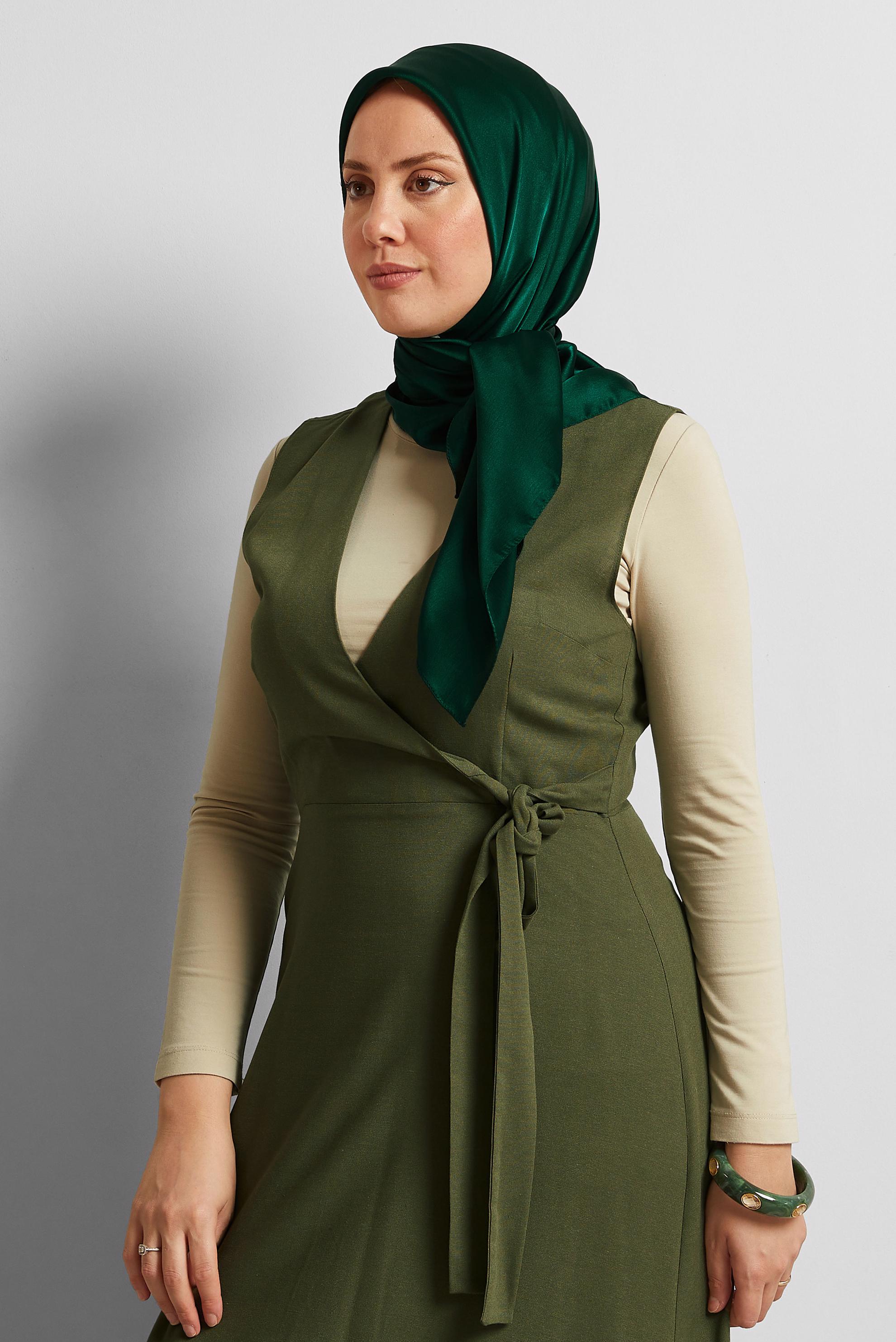 Tesettür giyim YEŞİL ALVİNA SATEN JANJAN EŞARP 8569