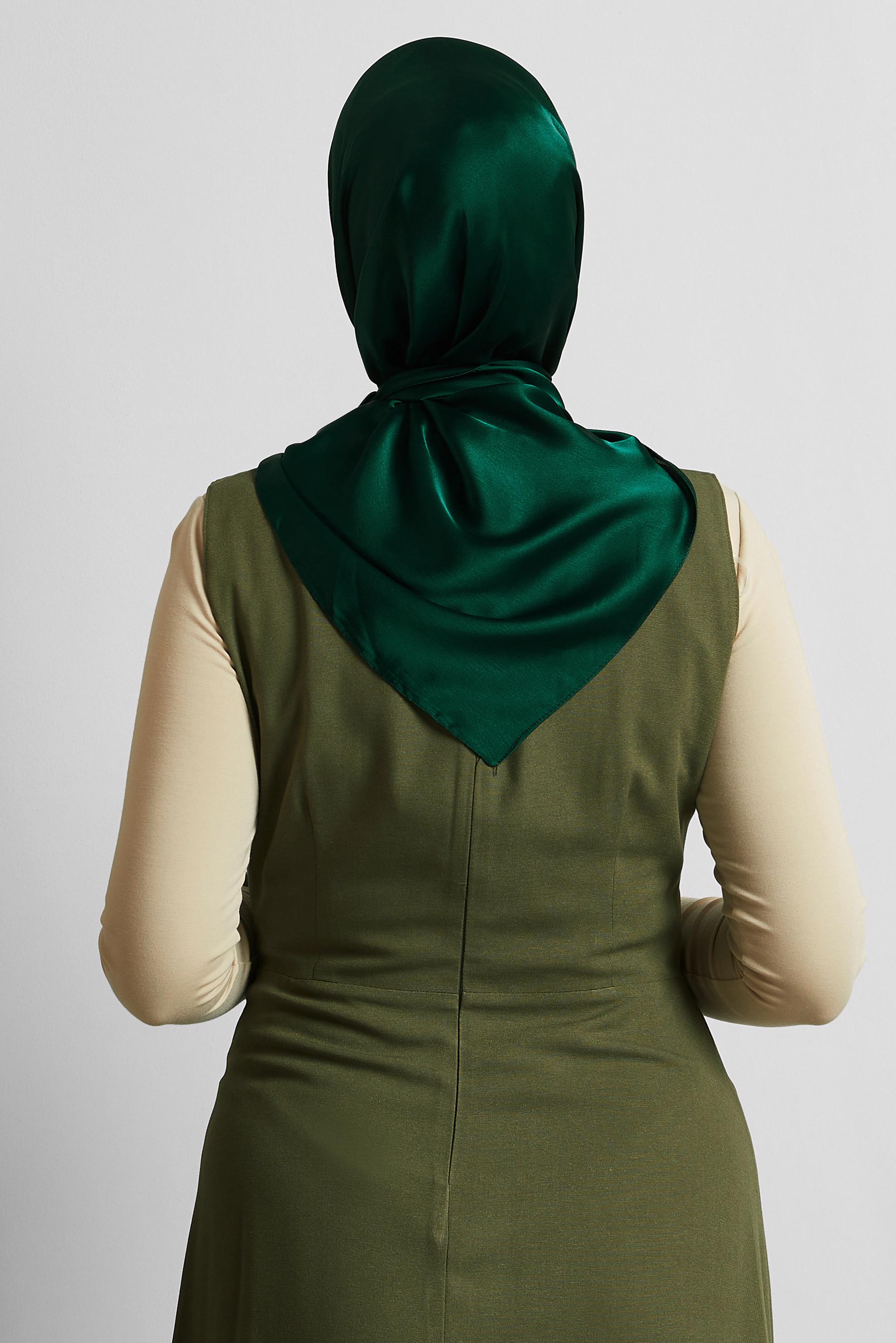 Tesettür giyim YEŞİL ALVİNA SATEN JANJAN EŞARP 8569