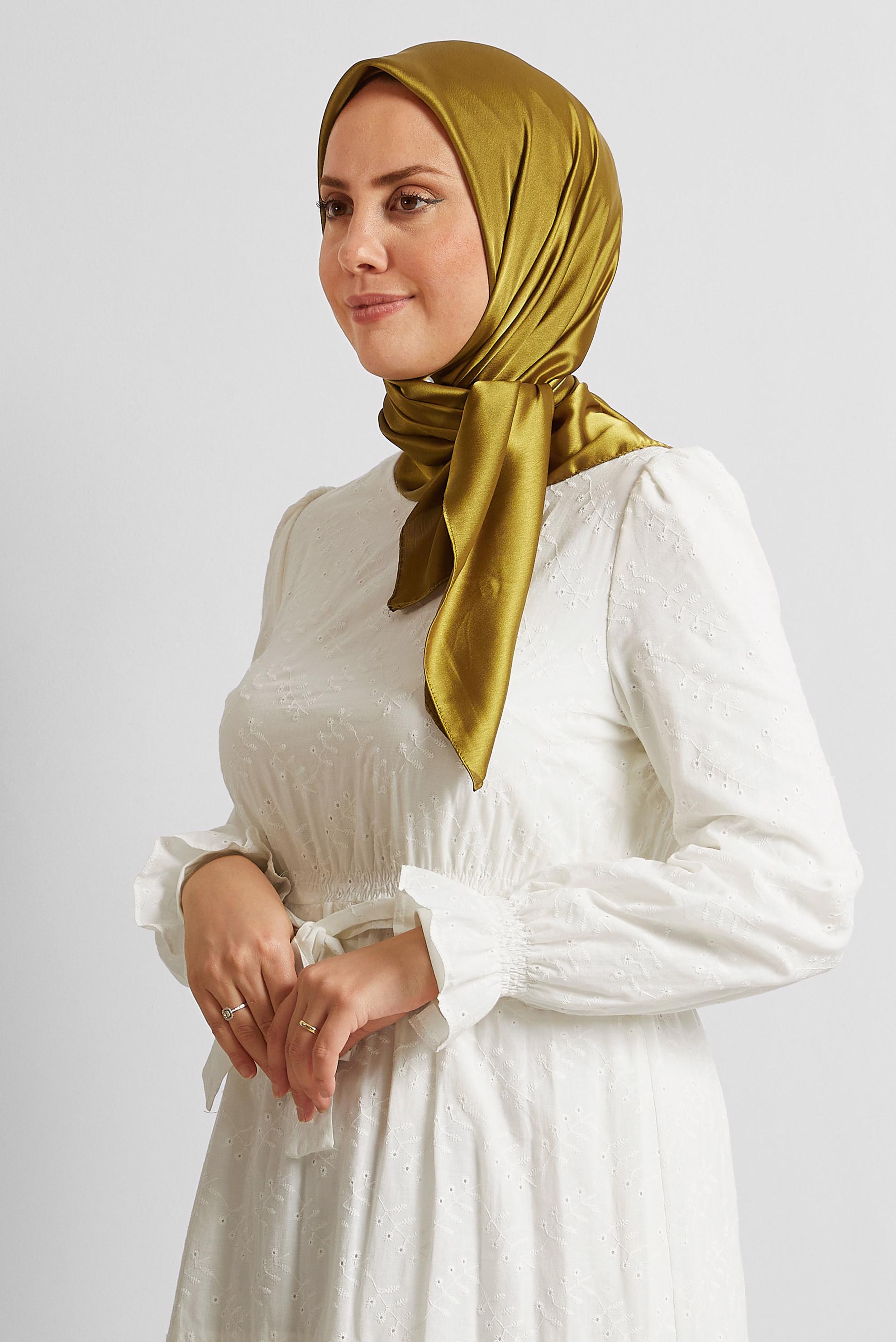 Tesettür giyim YEŞİL ALVİNA SATEN JANJAN EŞARP 8569