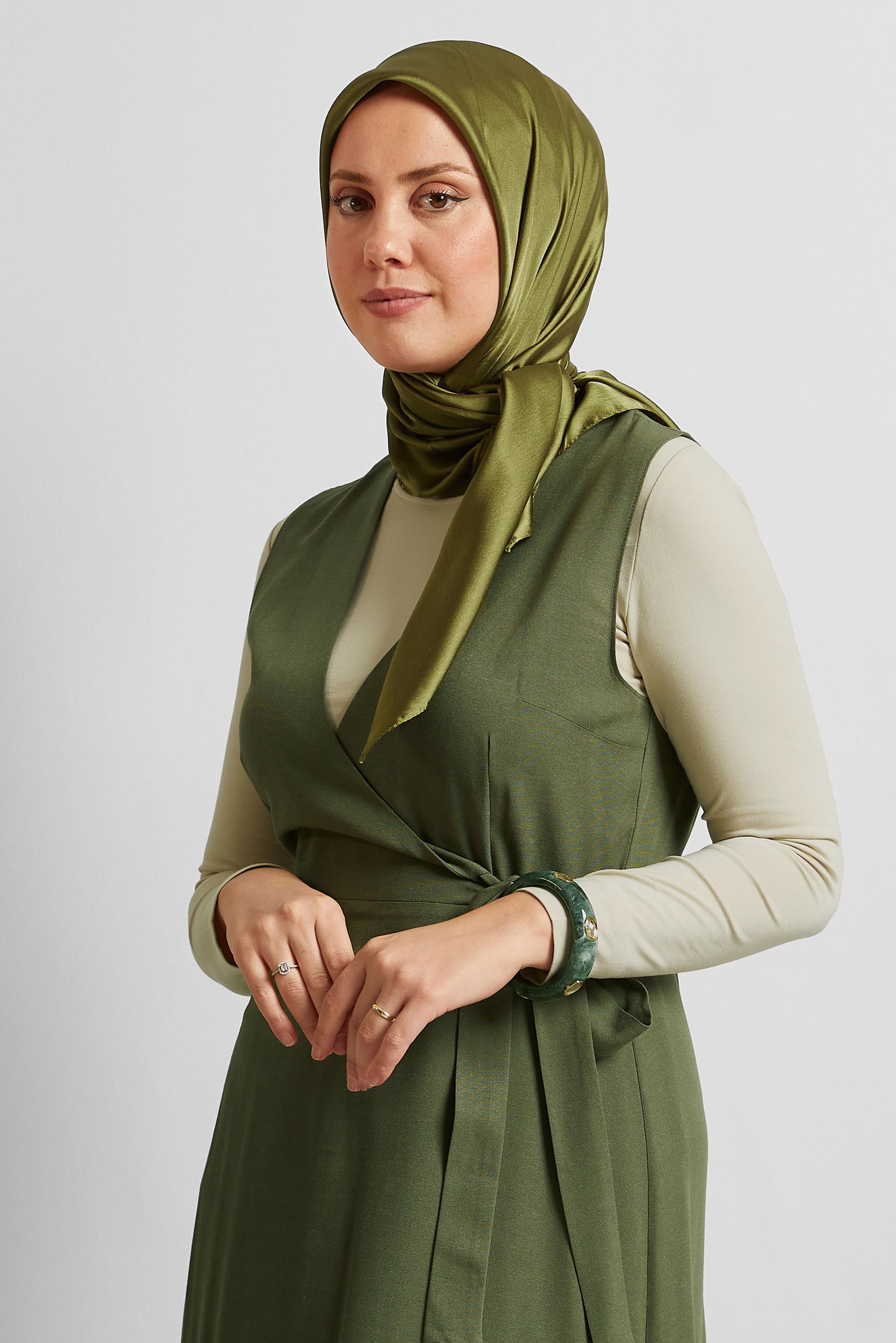 Tesettür giyim YEŞİL ALVİNA SATEN JANJAN EŞARP 8569