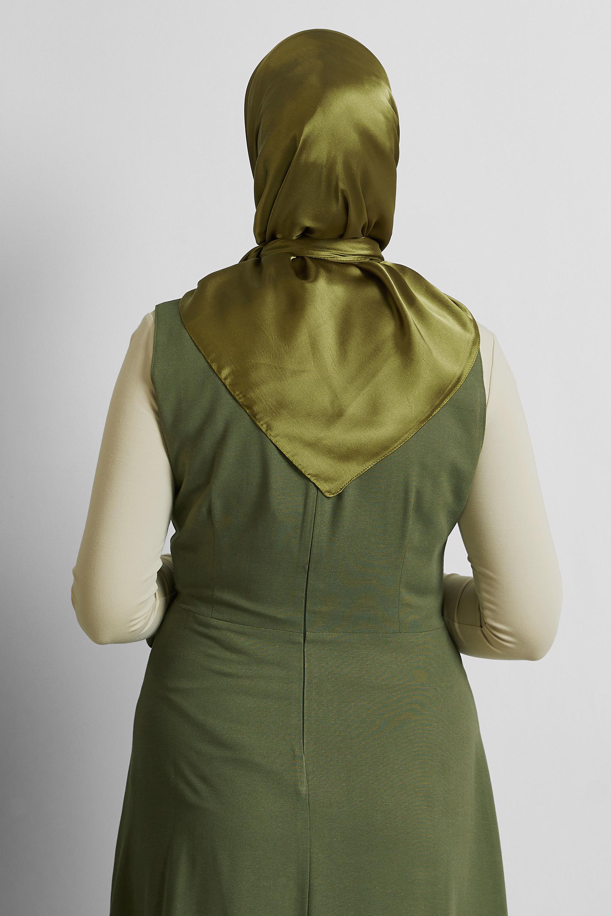 Tesettür giyim YEŞİL ALVİNA SATEN JANJAN EŞARP 8569