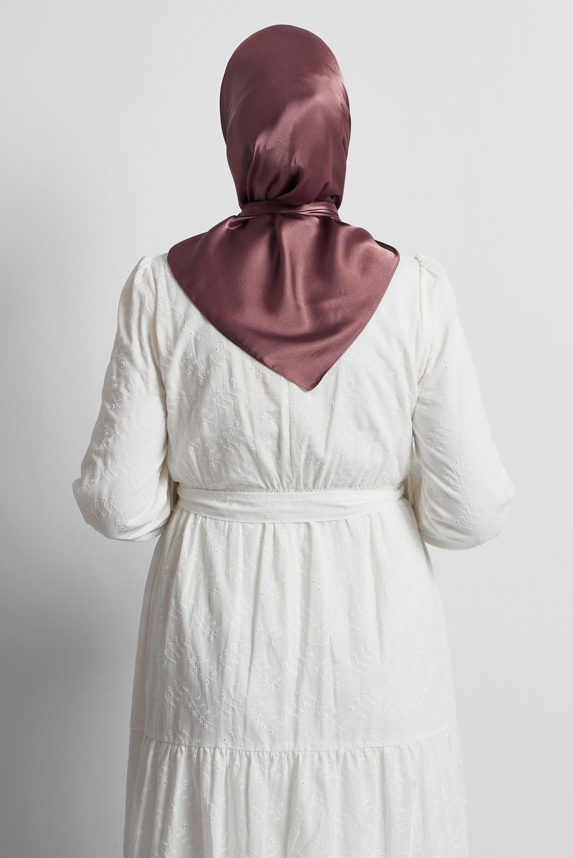 Tesettür giyim PEMBE ALVİNA SATEN JANJAN EŞARP 8569