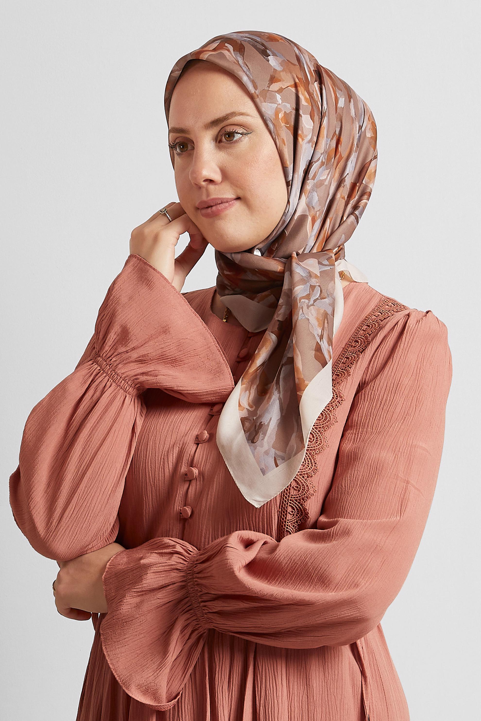 Tesettür giyim BEJ ALVİNA DESENLİ EŞARP 8578