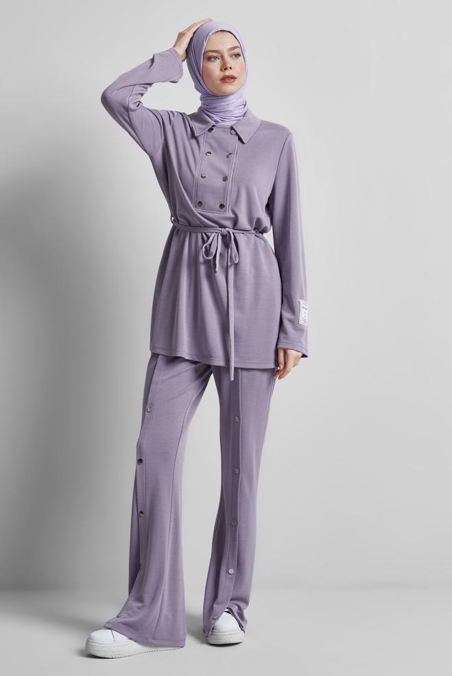 Hijab-Kleidung LILA TRAININGSANZUG-SET MIT GÜRTEL 45440 - ALVİNA