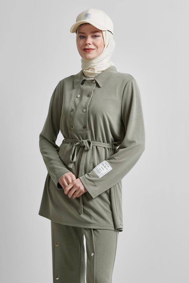 Hijab-Kleidung KHAKI TRAININGSANZUG-SET MIT GÜRTEL 45440 - ALVİNA