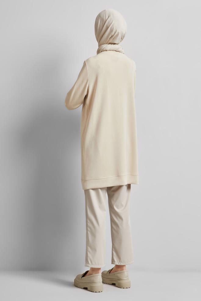 Hijab-Kleidung BEIGE TRAININGSTUNIKA MIT RUNDHALSAUSSCHNITT 45441 - ALVİNA