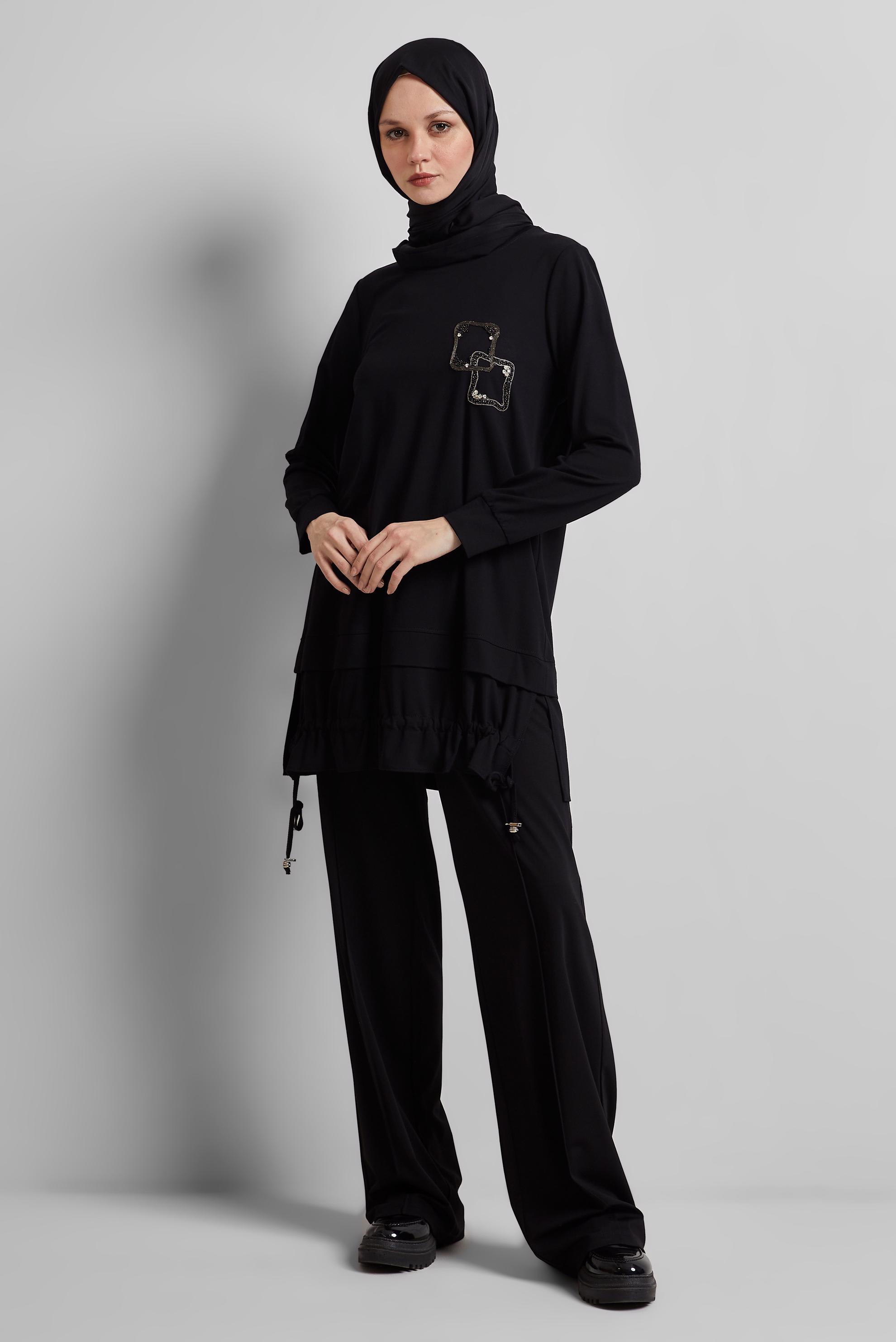 Tesettür giyim SİYAH BÜZGÜ DETAYLI EŞOFMAN TUNİK 45463