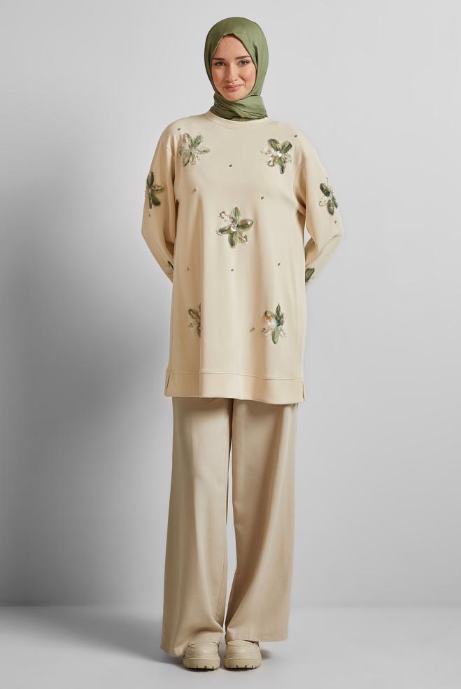 Hijab-Kleidung BEIGE TRAININGSANZUG-TUNIKA MIT SCHMUCKSTEIN 45570 - ALVİNA