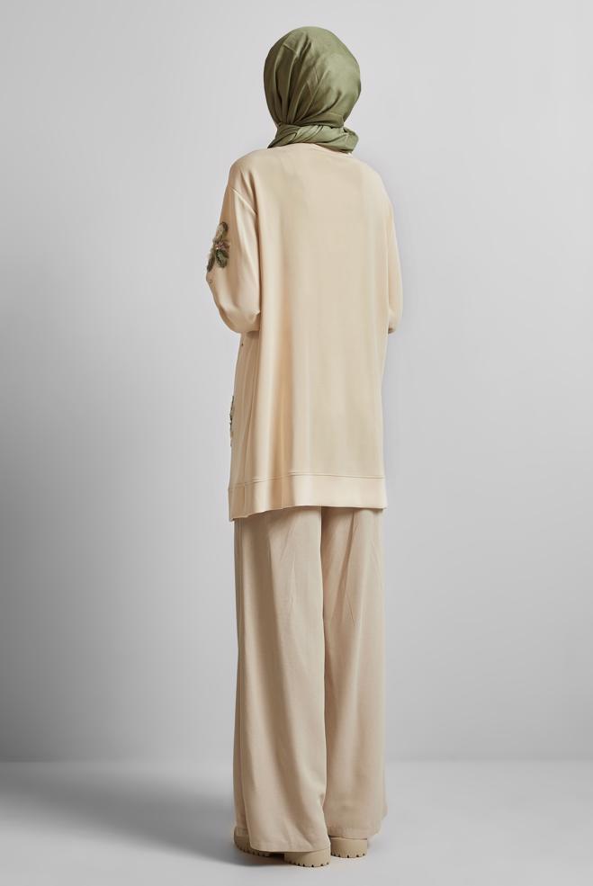 Hijab-Kleidung BEIGE TRAININGSANZUG-TUNIKA MIT SCHMUCKSTEIN 45570 - ALVİNA