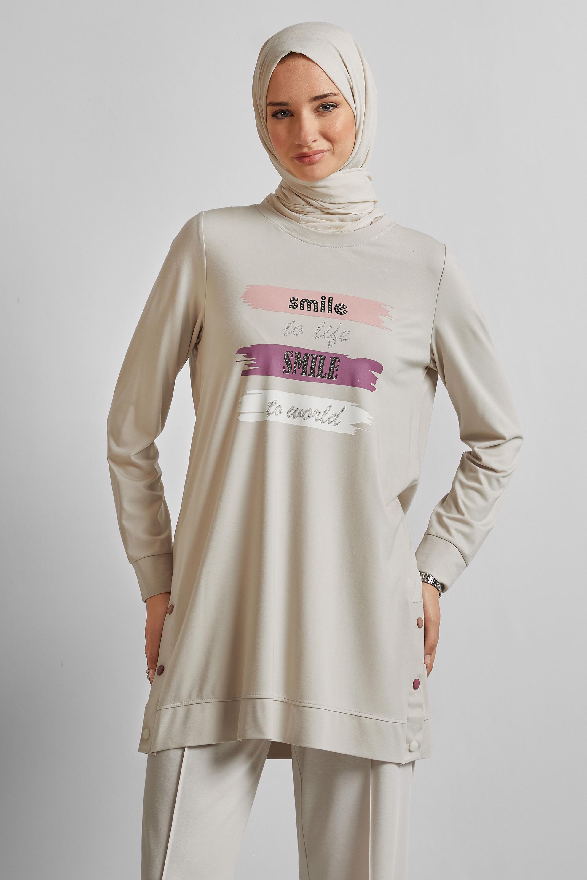 Tesettür giyim BEJ YAZI BASKILI EŞOFMAN TUNİK 45603