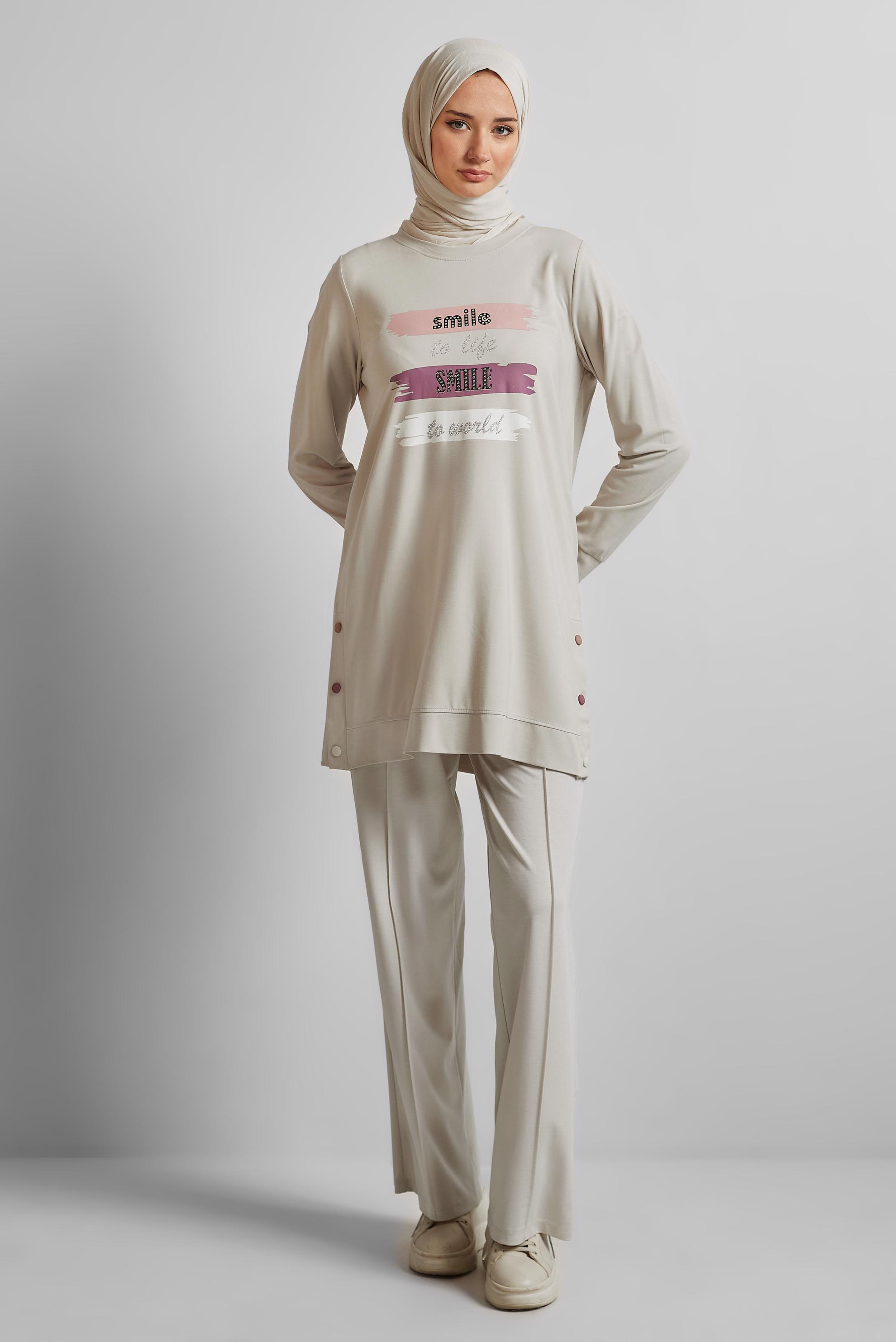 Tesettür giyim BEJ YAZI BASKILI EŞOFMAN TUNİK 45603