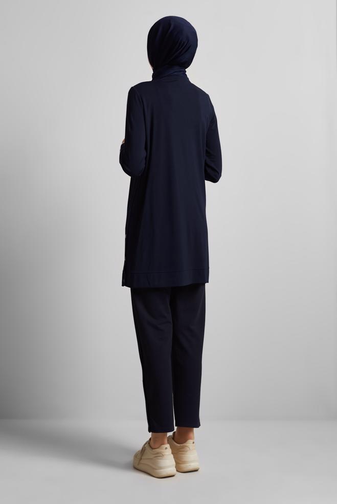 Hijab-Kleidung NAVY BLAU TRAININGSTUNIKA MIT SLOGAN-DRUCK 45603 - ALVİNA
