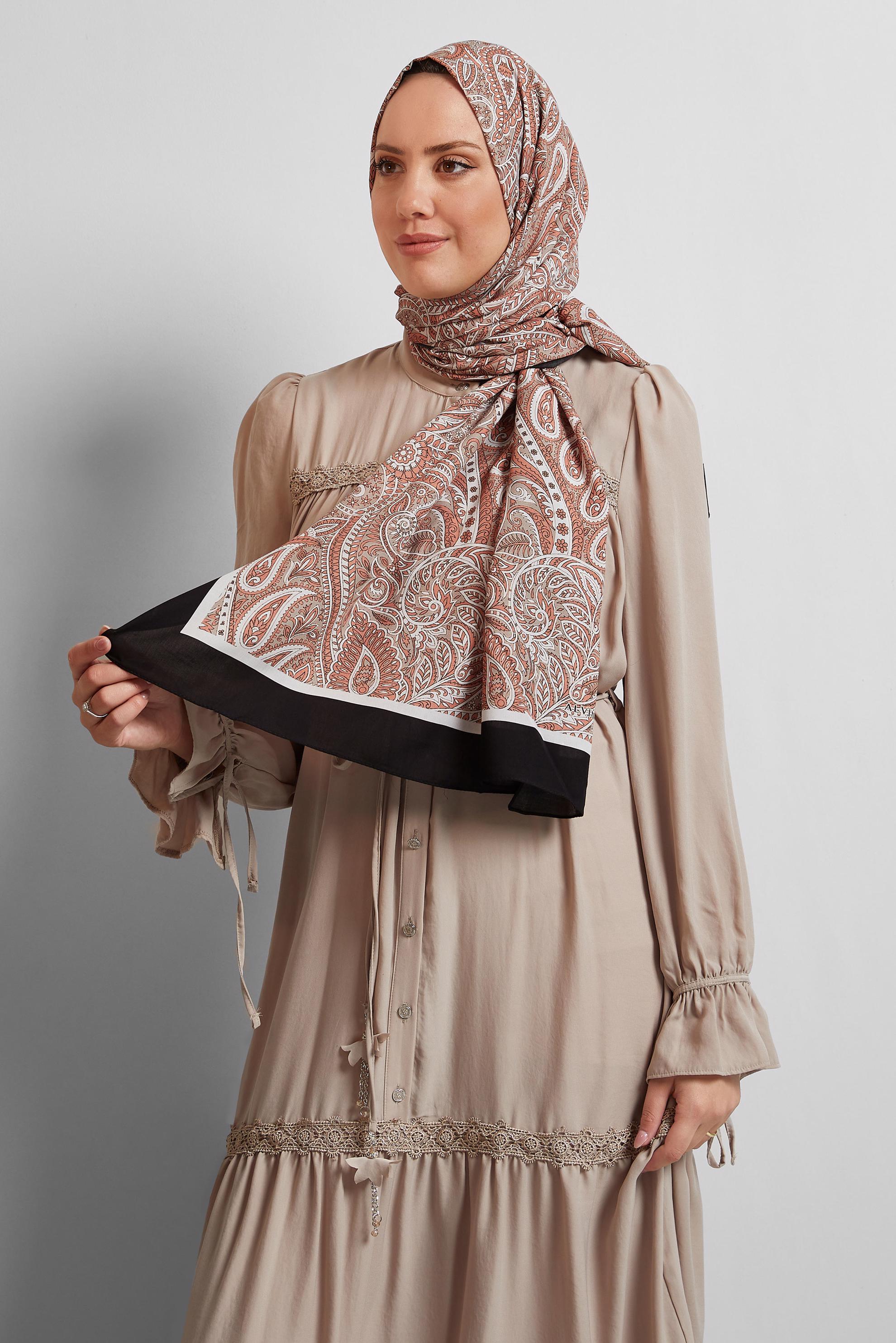 Tesettür giyim BEJ ALVİNA ETNİK DESENLİ ŞAL 4472