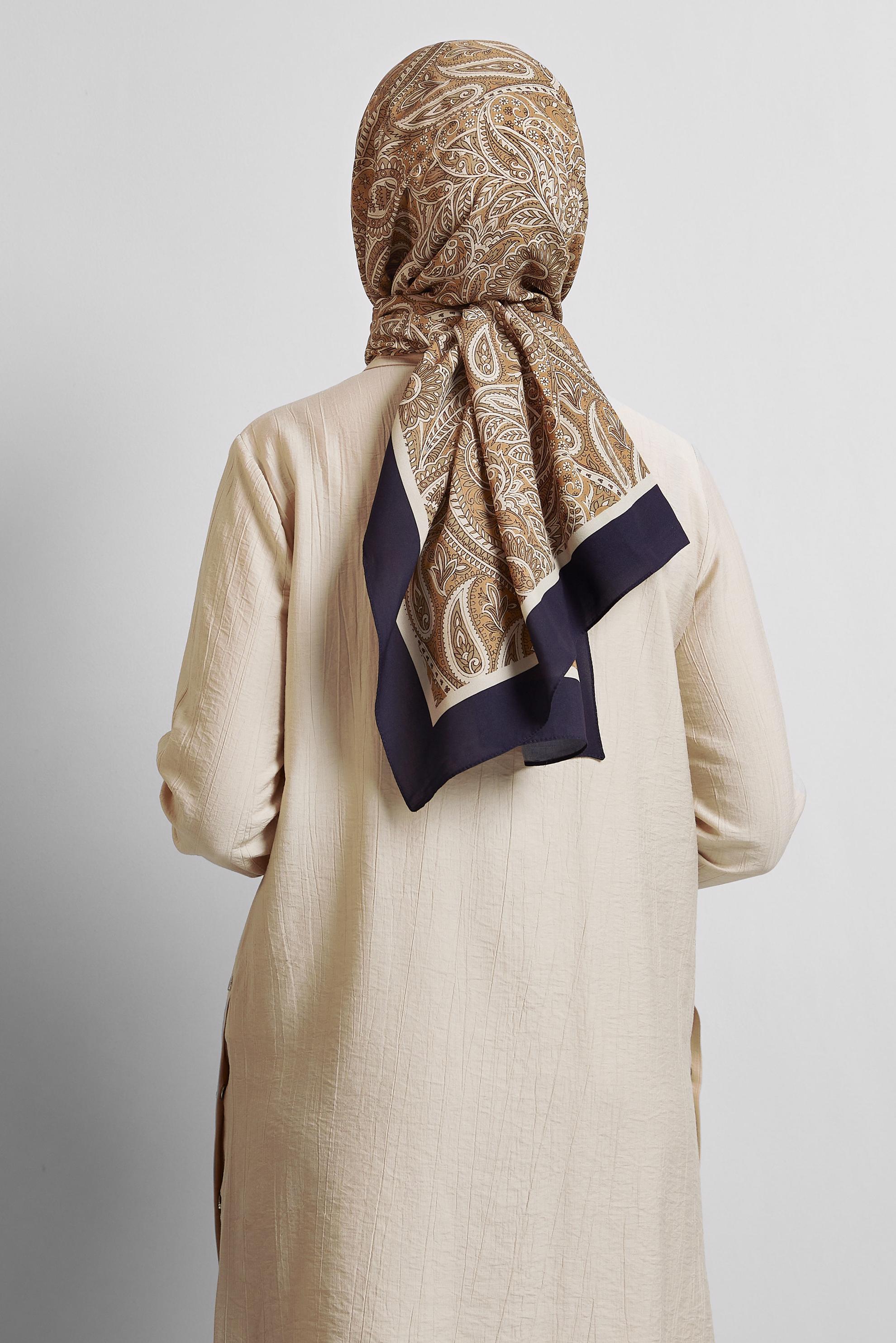 Tesettür giyim BEJ ALVİNA ETNİK DESENLİ ŞAL 4472