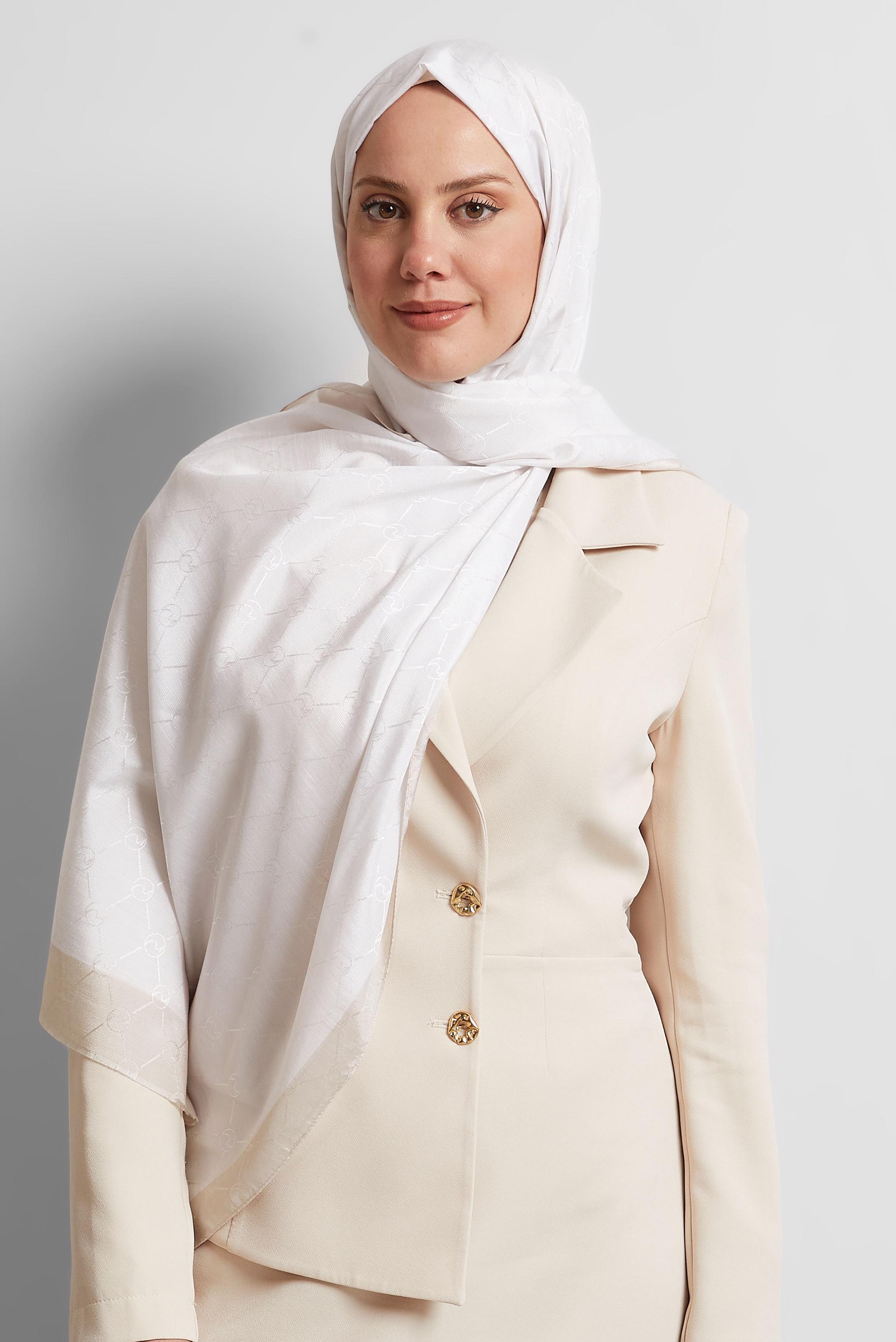 Tesettür giyim EKRU ALVİNA JAKARLI MONOGRAM ŞAL 8542