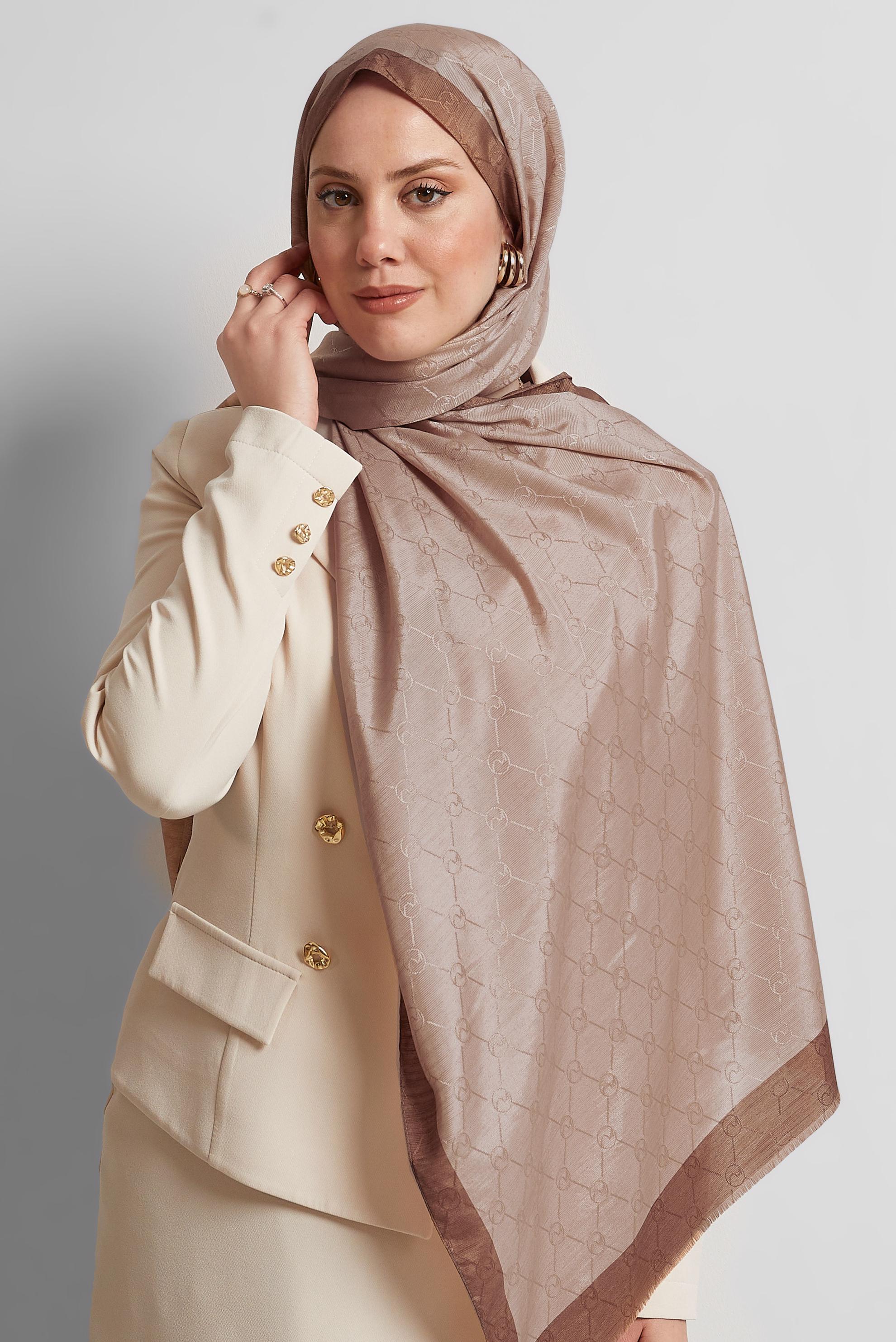 Tesettür giyim BEJ ALVİNA JAKARLI MONOGRAM ŞAL 8542
