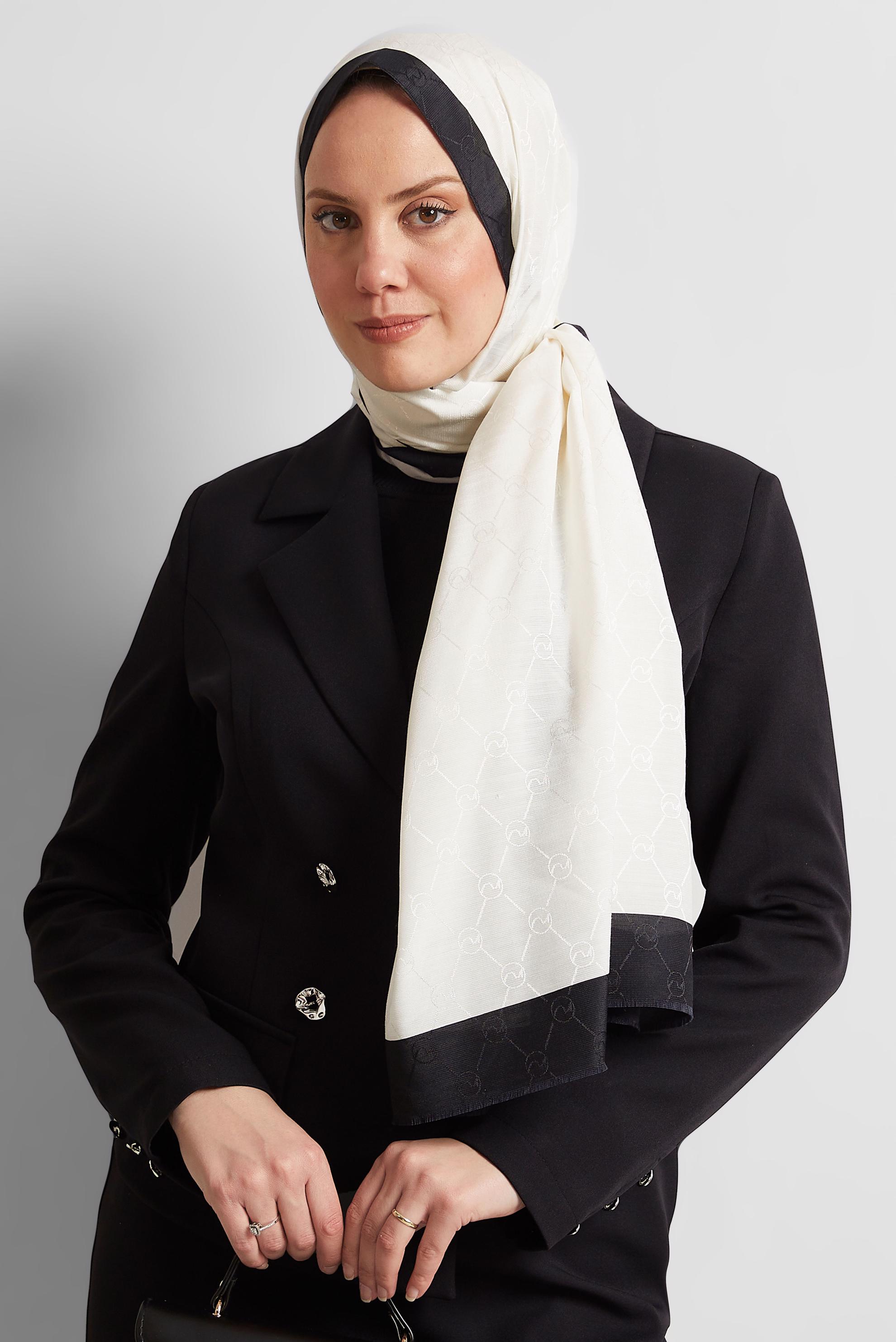 Tesettür giyim BEJ ALVİNA JAKARLI MONOGRAM ŞAL 8542