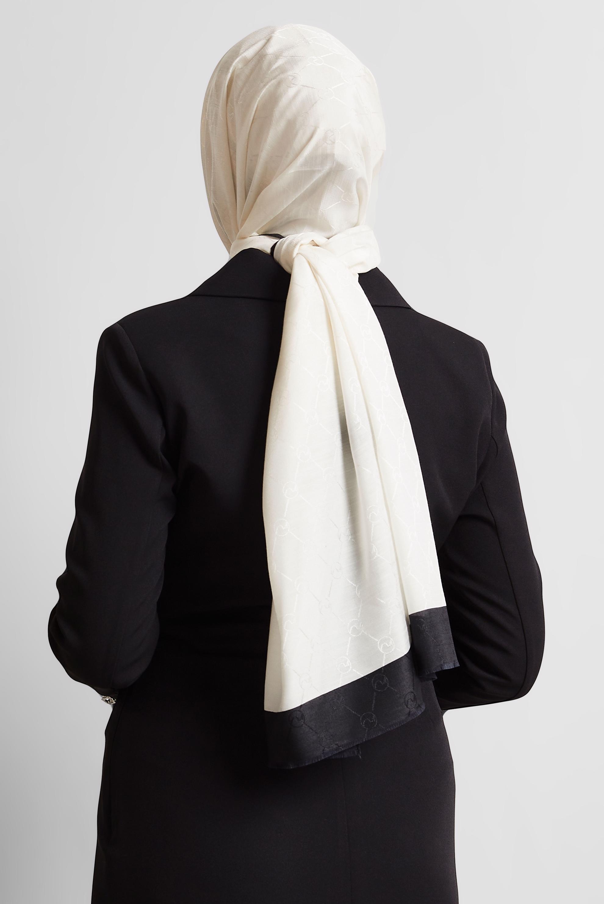 Tesettür giyim BEJ ALVİNA JAKARLI MONOGRAM ŞAL 8542