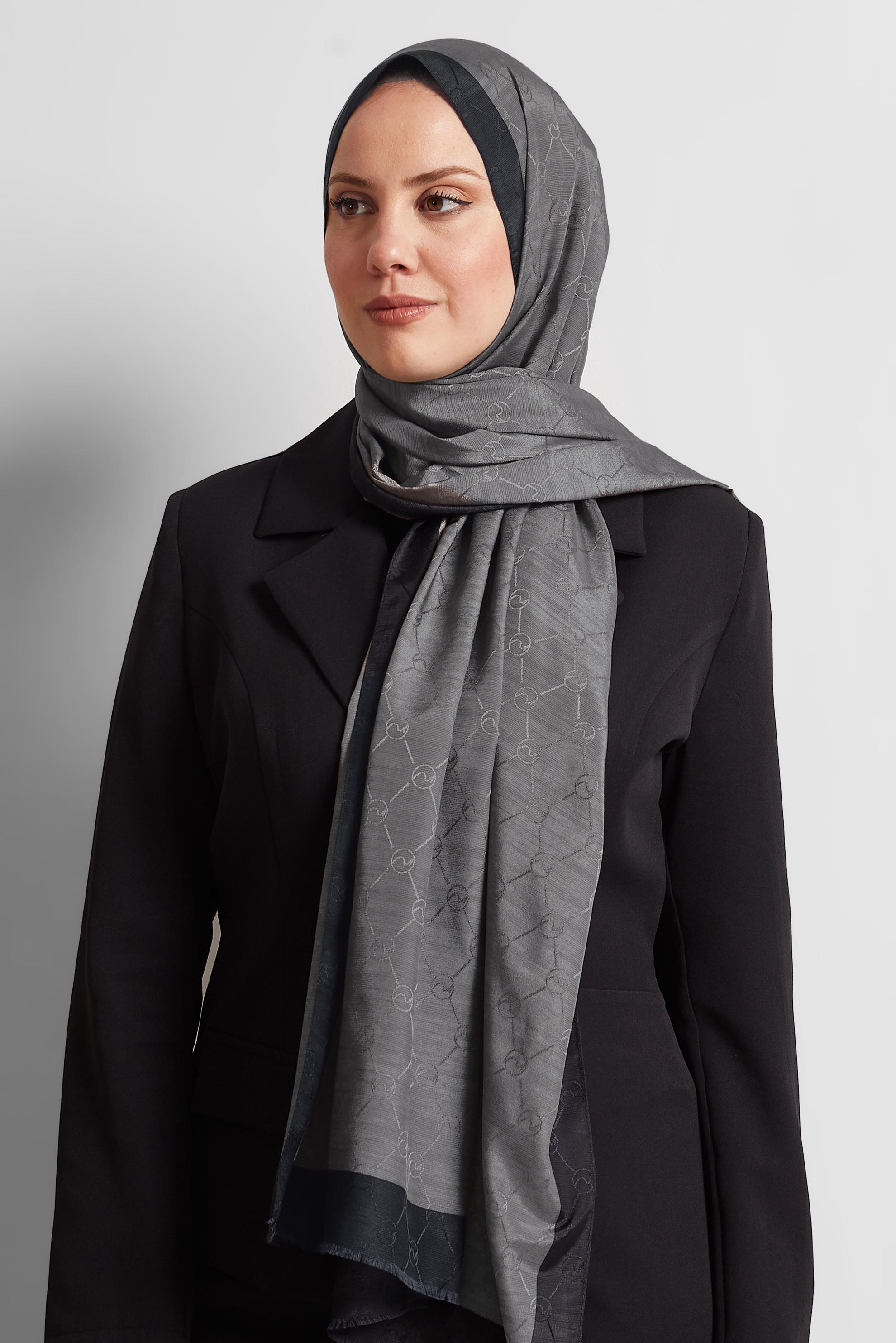 Tesettür giyim GRİ ALVİNA JAKARLI MONOGRAM ŞAL 8542