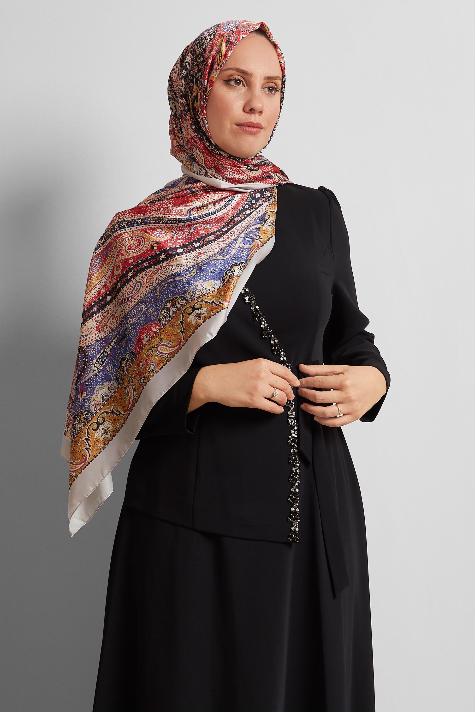 Tesettür giyim BEYAZ ALVİNA DESENLİ ŞAL 8548