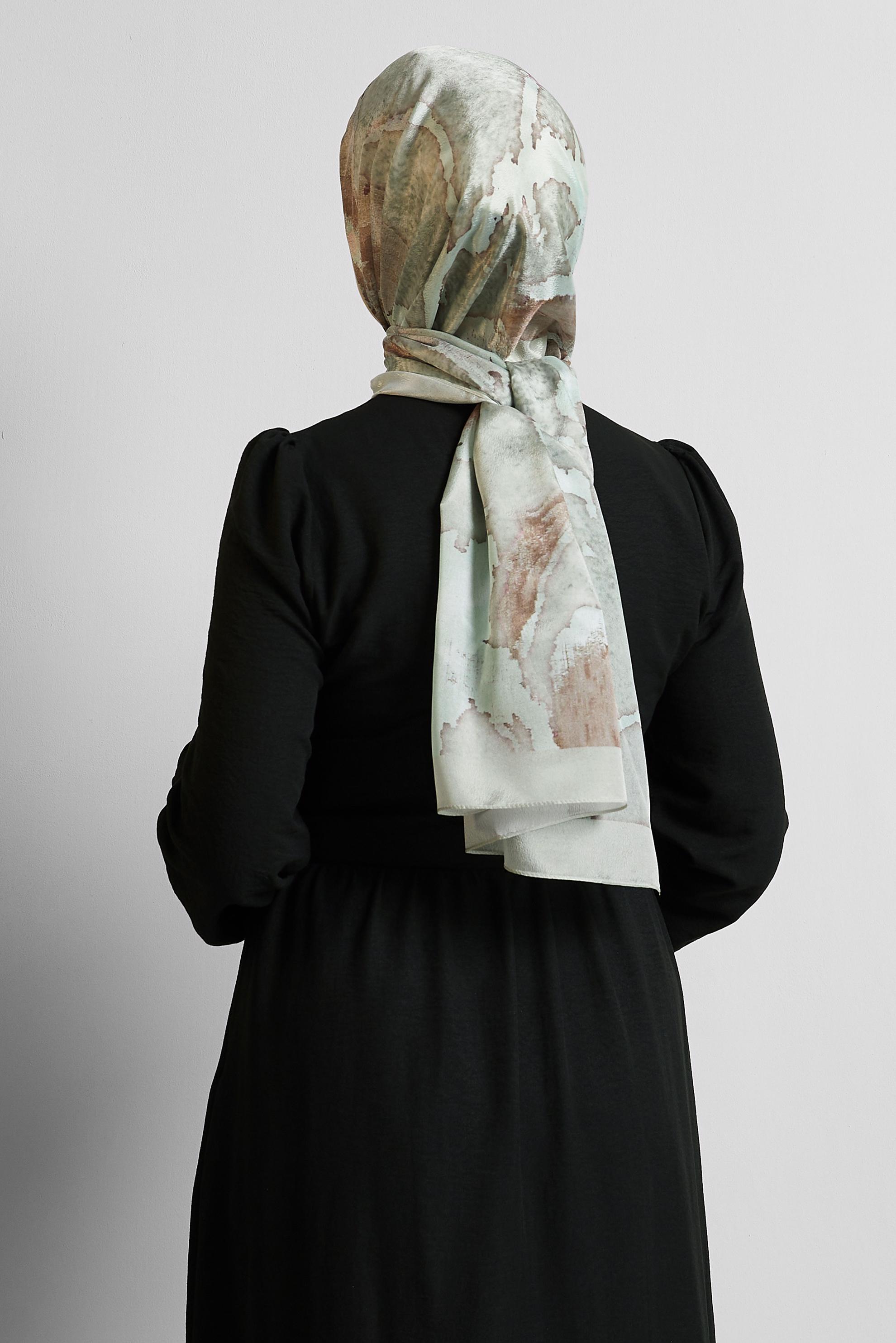 Tesettür giyim BEJ ALVİNA DESENLİ ŞAL 8549