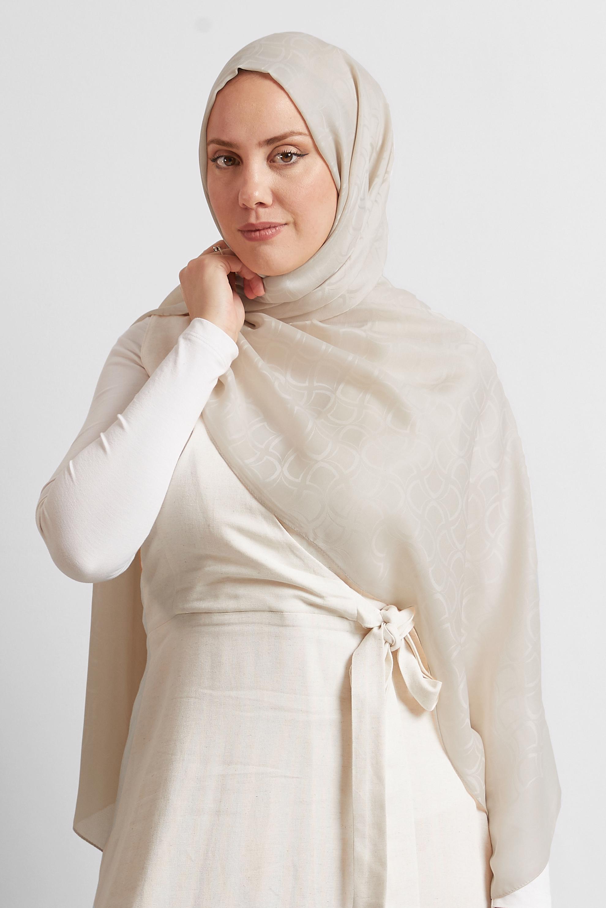 Tesettür giyim BEJ ALVİNA JAKARLI VUAL ŞAL 8572