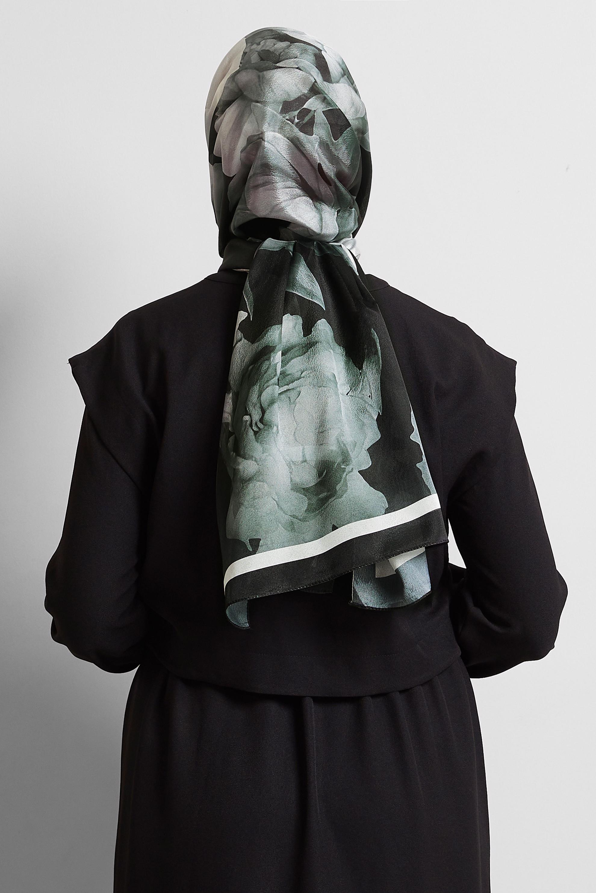 Tesettür giyim BEJ ALVİNA ÇİÇEK DESENLİ VUAL ŞAL 8575