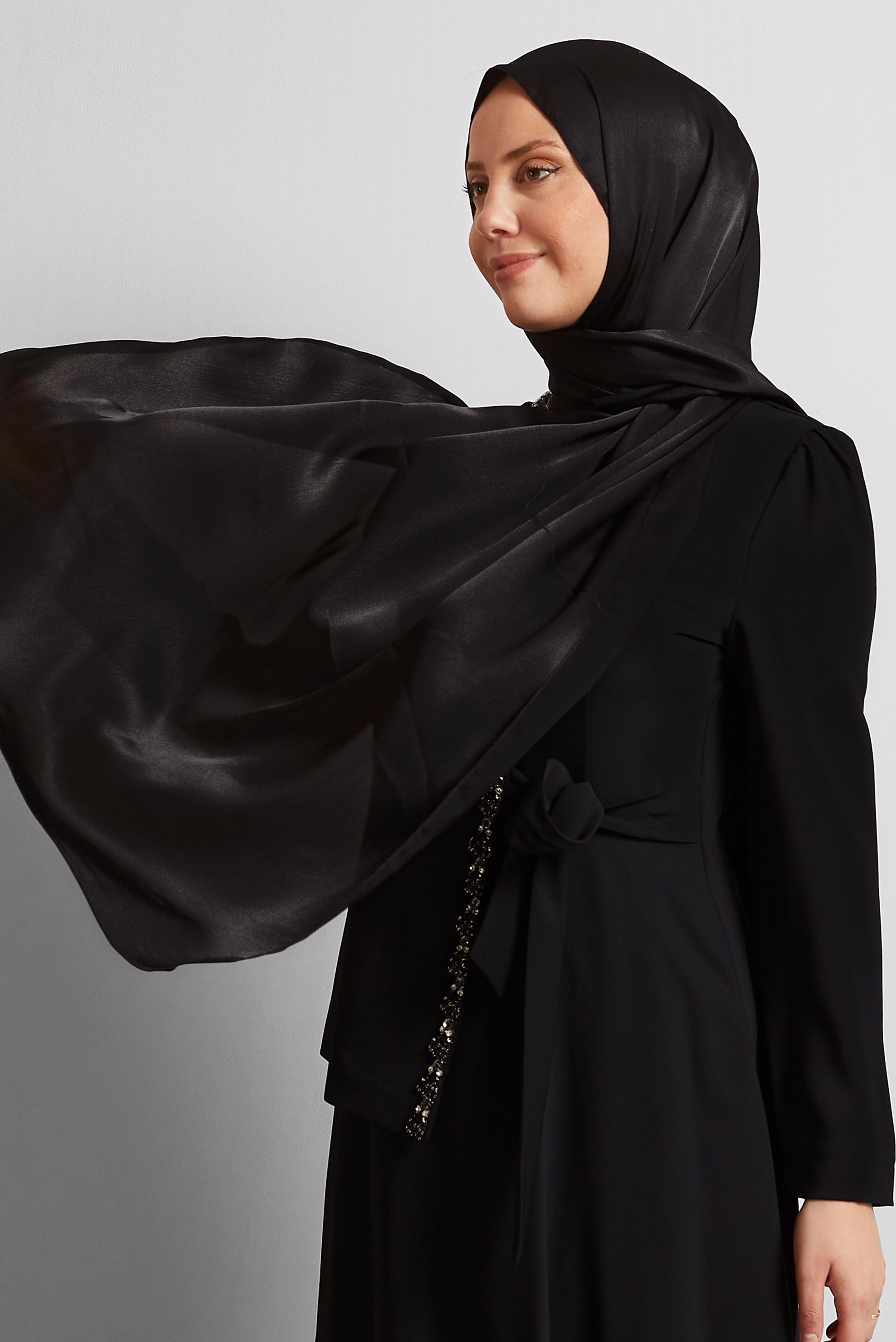 Tesettür giyim SİYAH ALVİNA SATEN ŞAL 8570