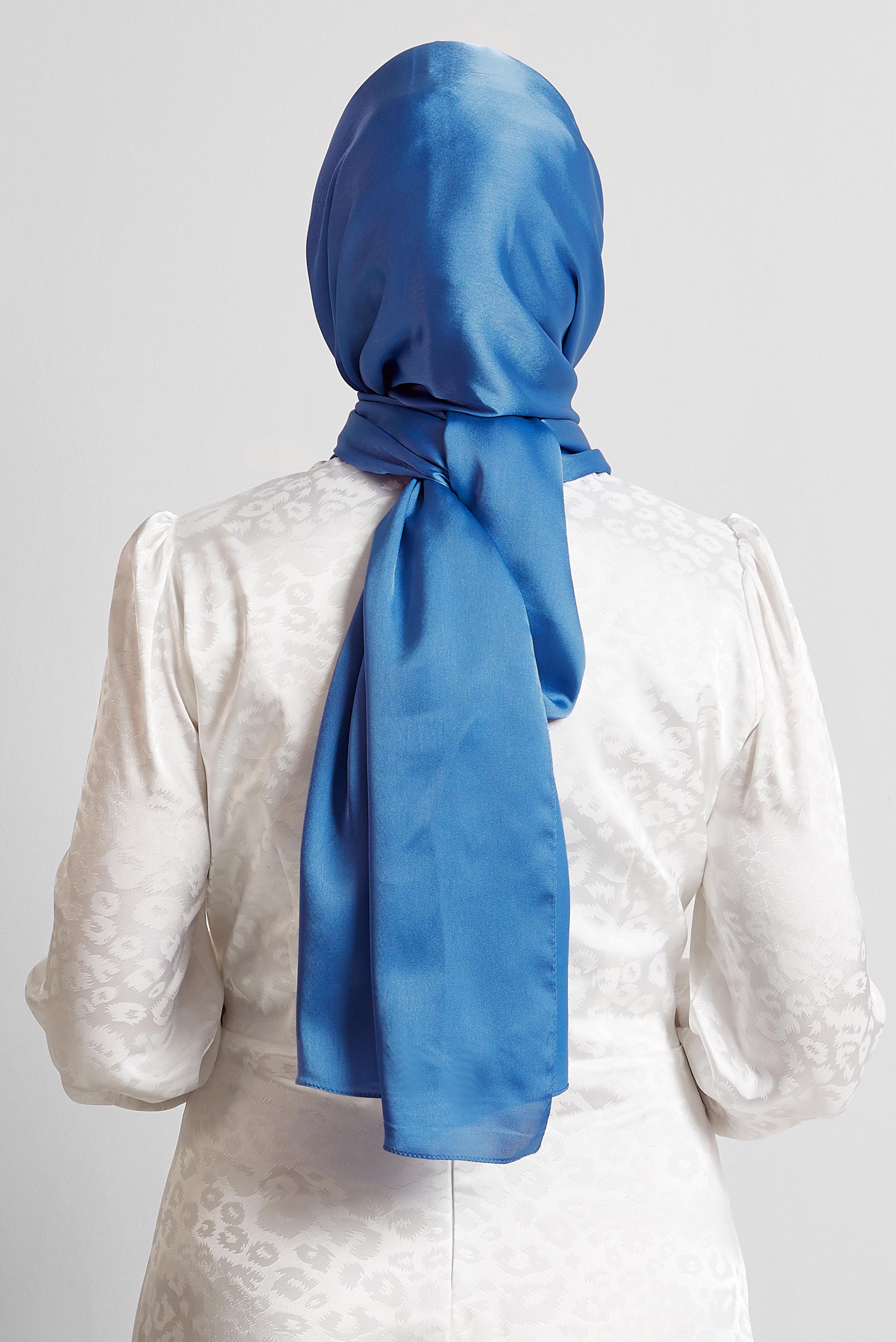 Vêtements hijab BLEU CHÂLE EN SATIN ALVINA 8570