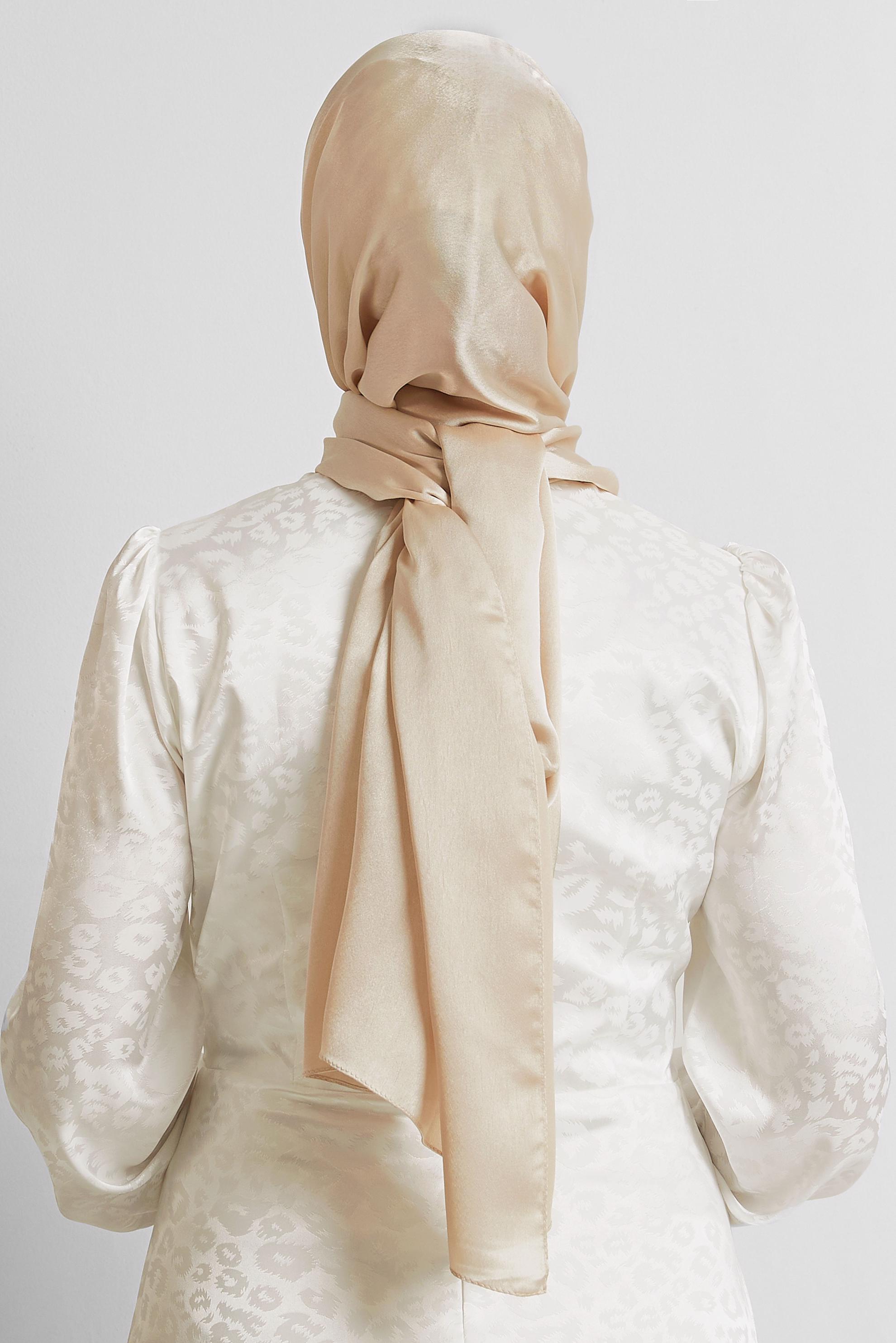 Tesettür giyim BEJ ALVİNA SATEN ŞAL 8570