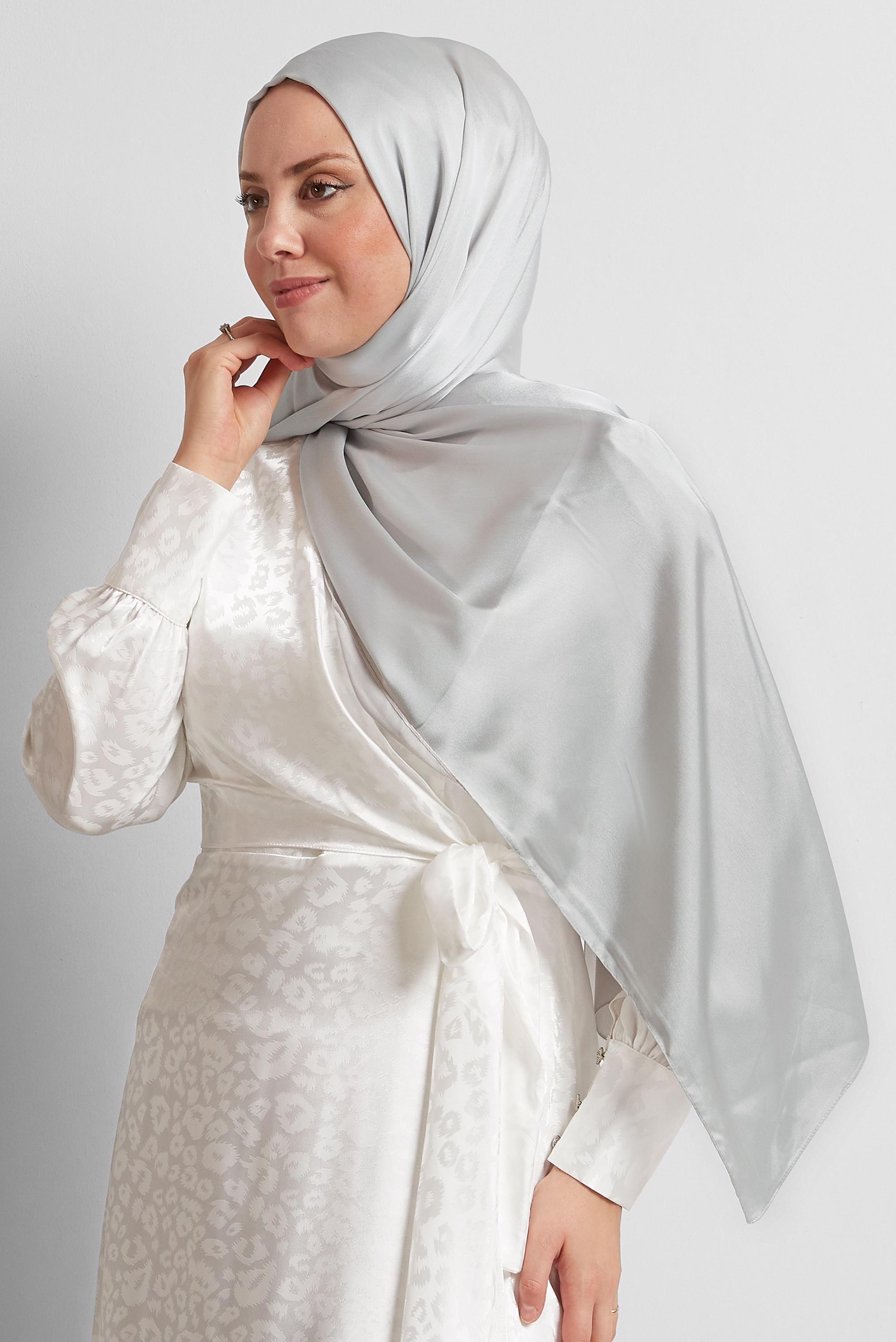 Tesettür giyim GRİ ALVİNA SATEN ŞAL 8570