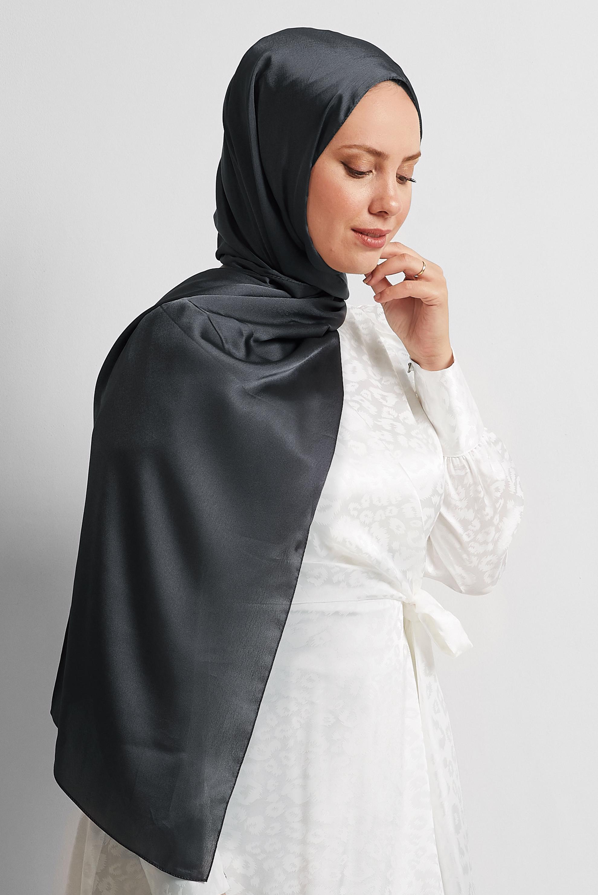 Vêtements hijab GRIS CHÂLE EN SATIN ALVINA 8570