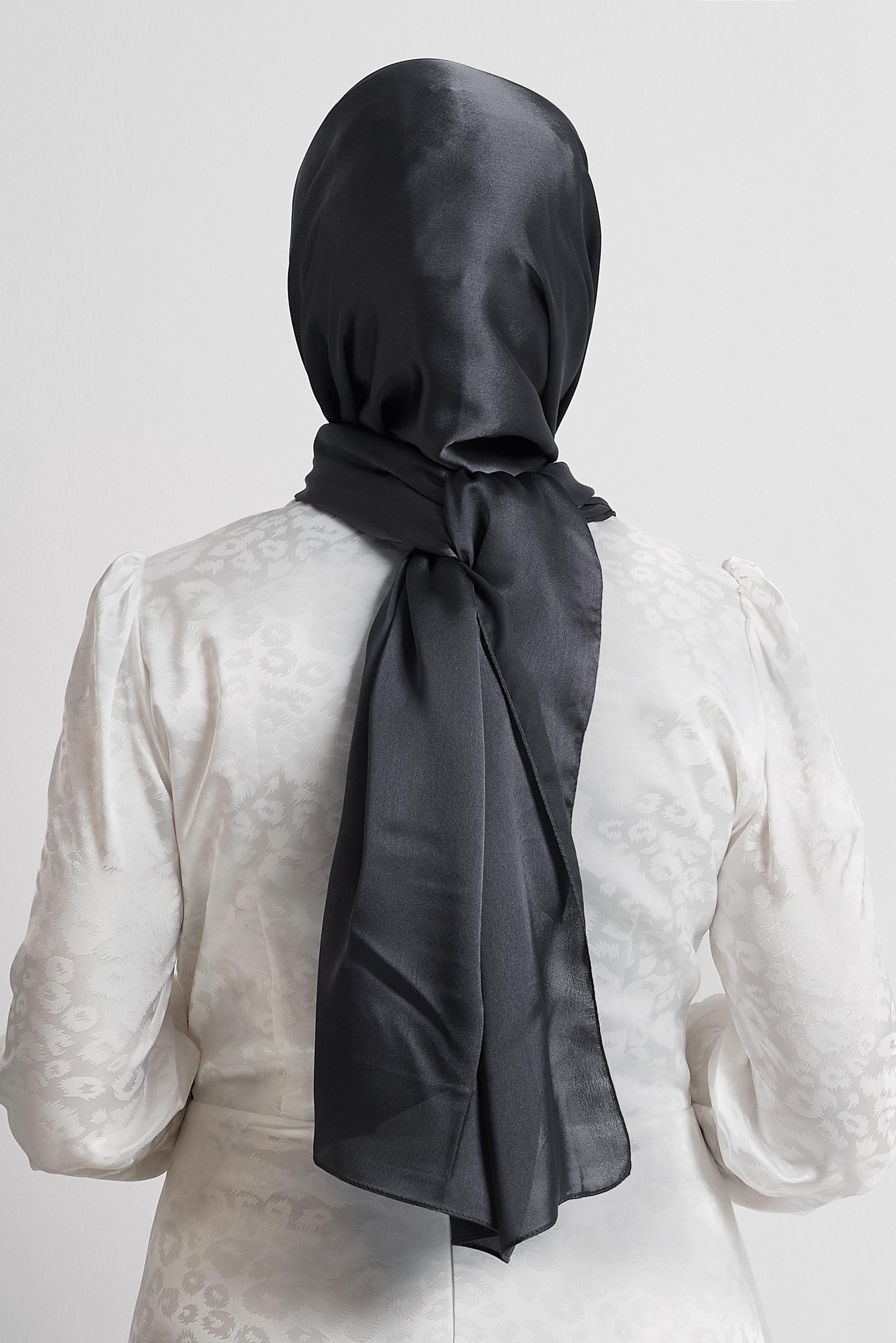 Vêtements hijab GRIS CHÂLE EN SATIN ALVINA 8570