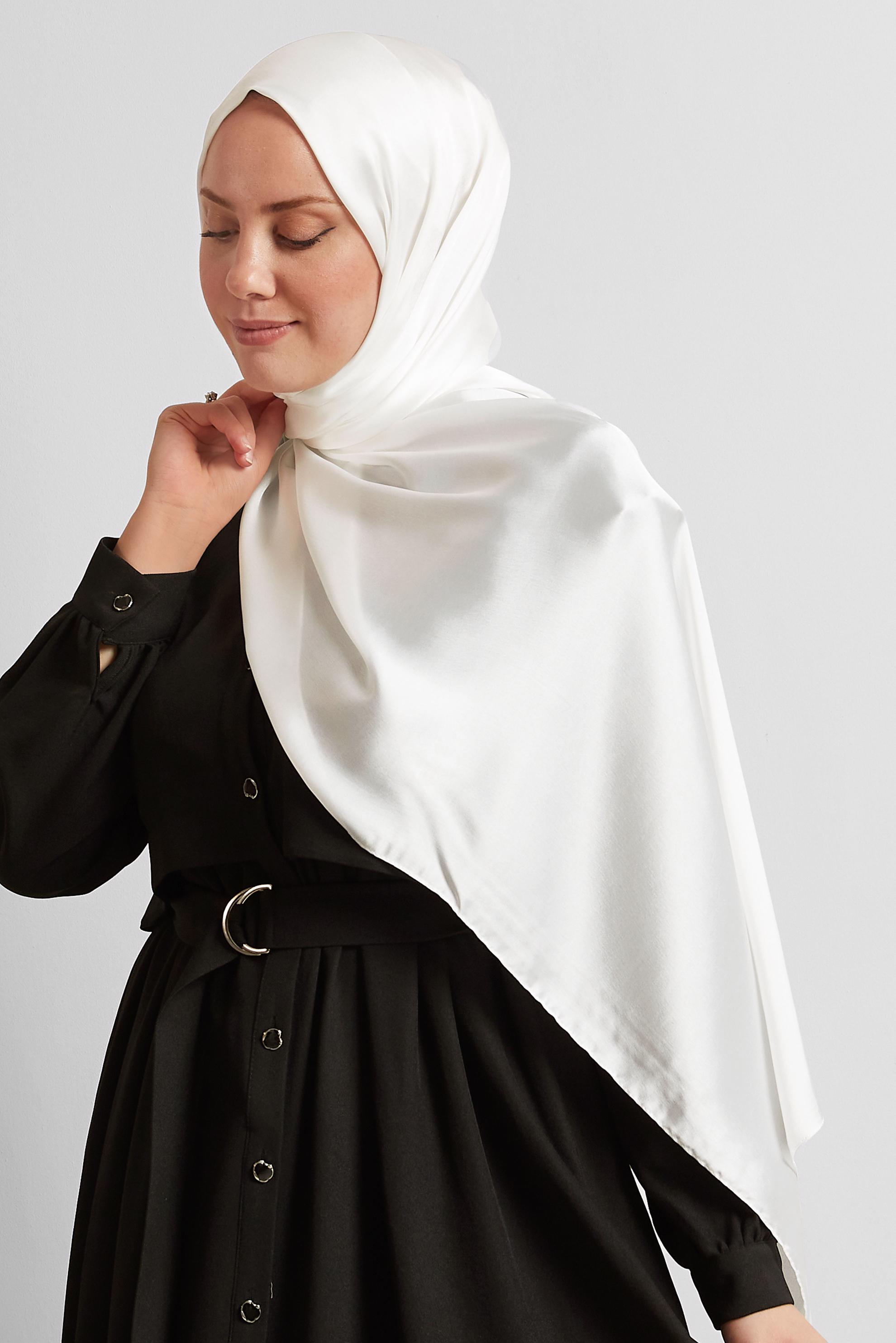 Vêtements hijab ÉCRUE CHÂLE EN SATIN ALVINA 8570
