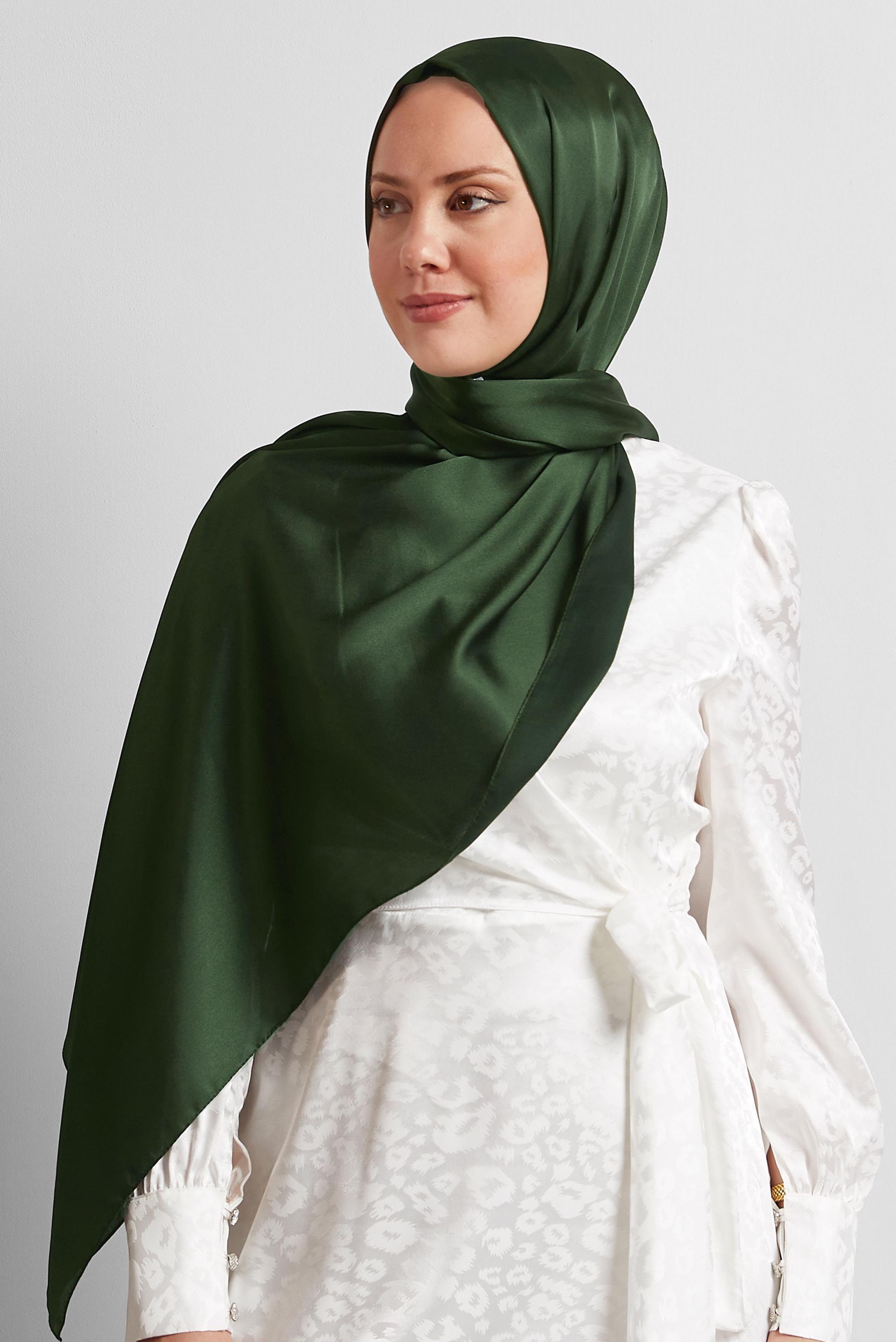 Vêtements hijab KAKI CHÂLE EN SATIN ALVINA 8570
