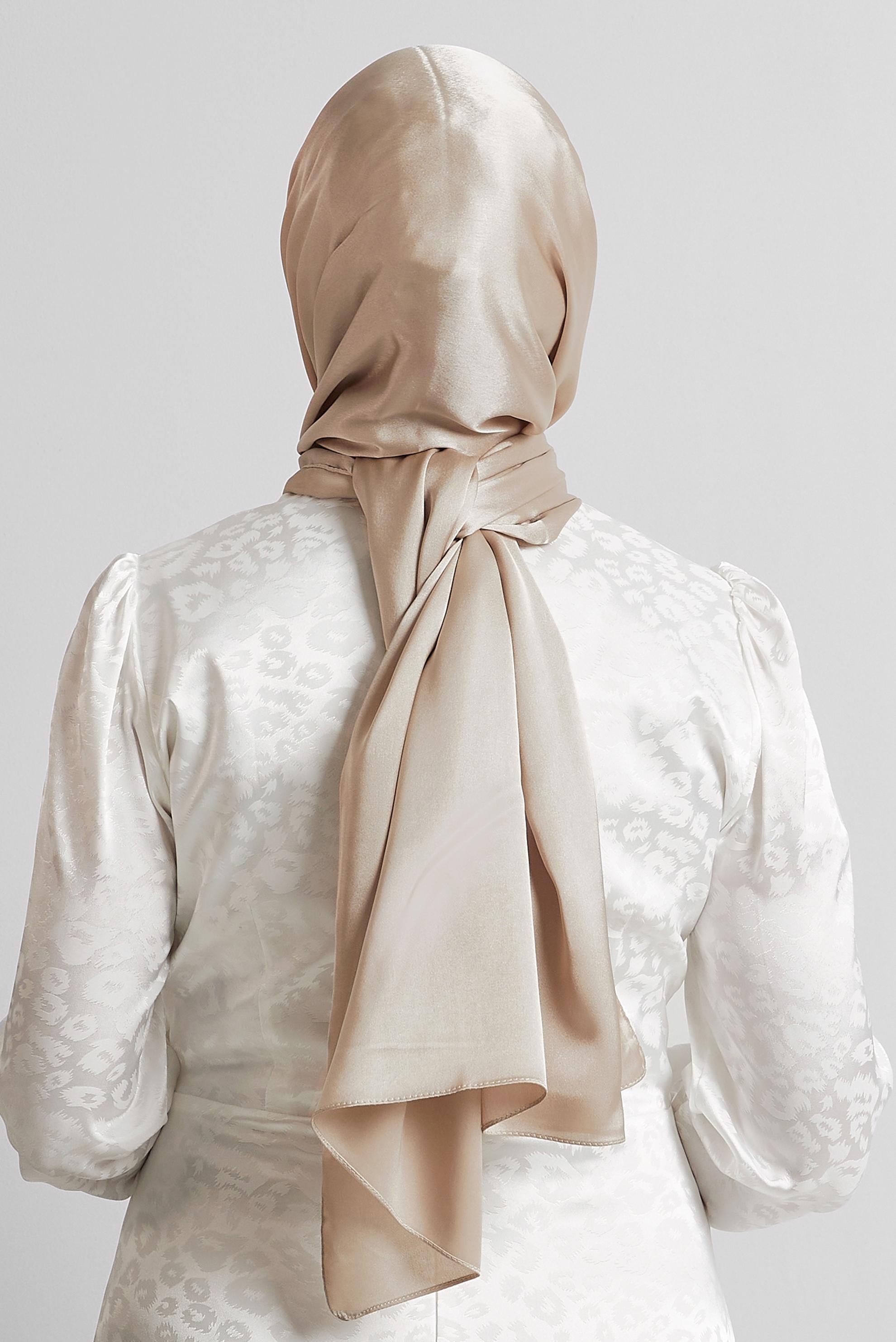 Vêtements hijab BEIGE CHÂLE EN SATIN ALVINA 8570