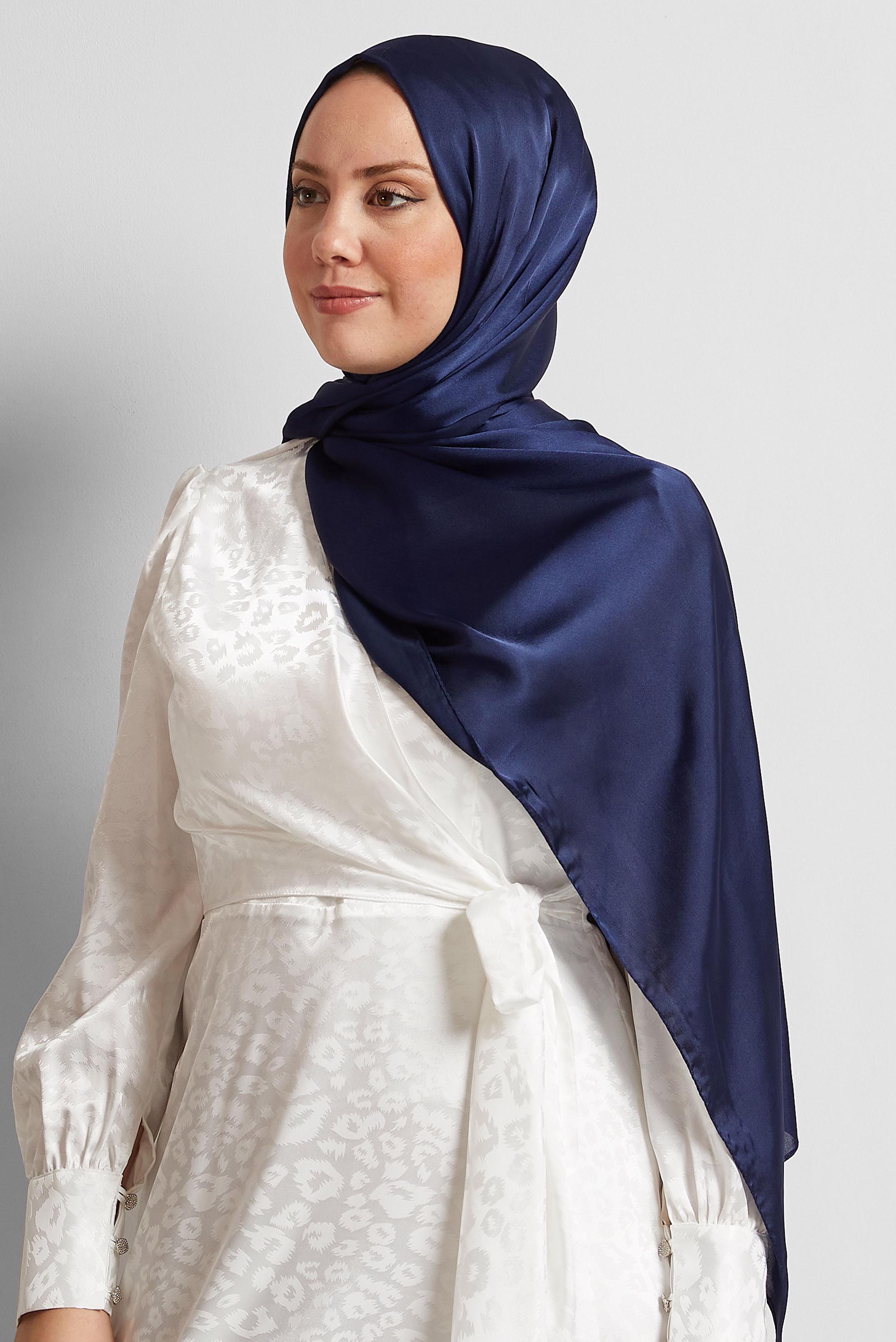 Vêtements hijab BLEU MARINE CHÂLE EN SATIN ALVINA 8570