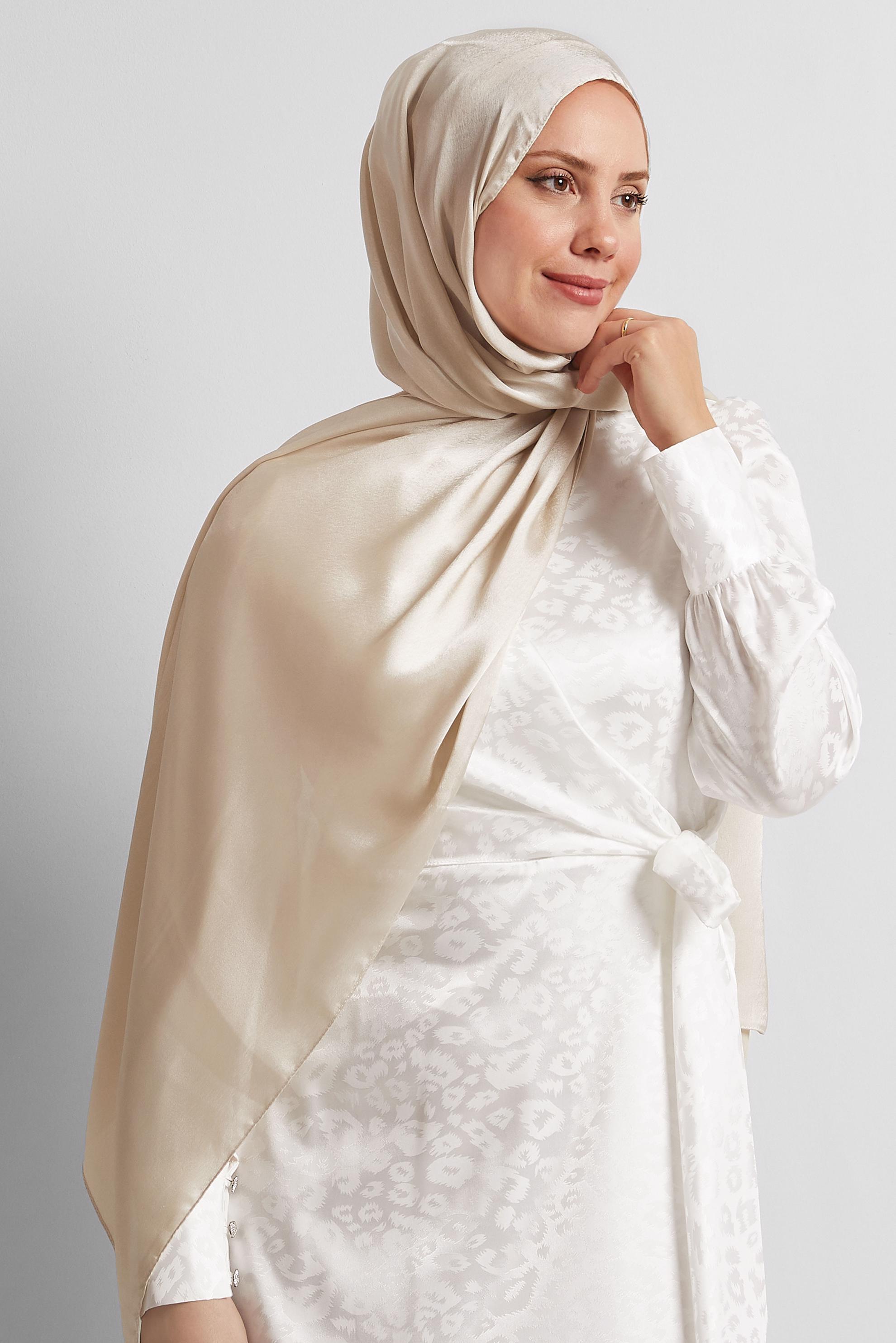 Tesettür giyim BEJ ALVİNA SATEN ŞAL 8570