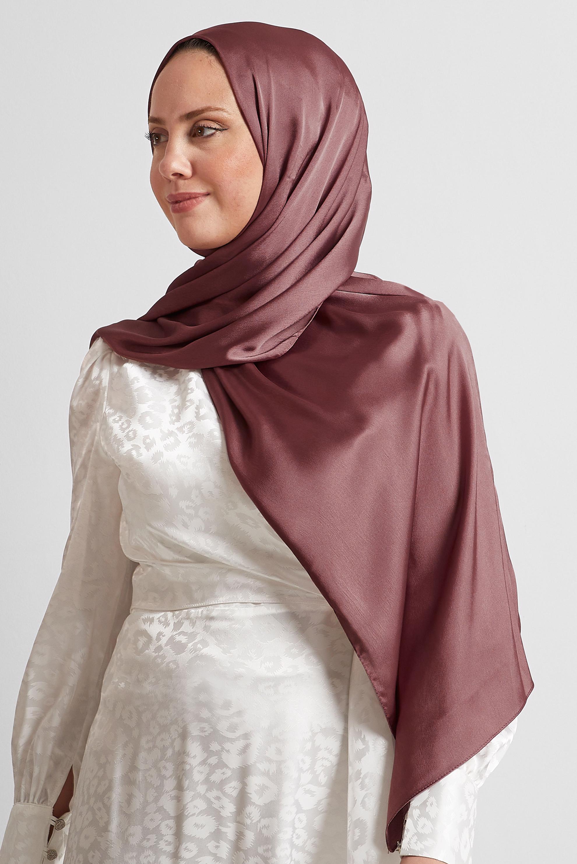 Tesettür giyim PEMBE ALVİNA SATEN ŞAL 8570