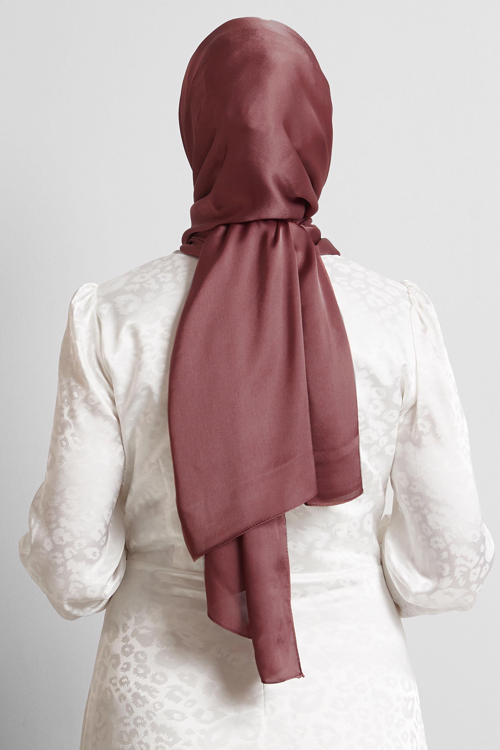 Tesettür giyim PEMBE ALVİNA SATEN ŞAL 8570