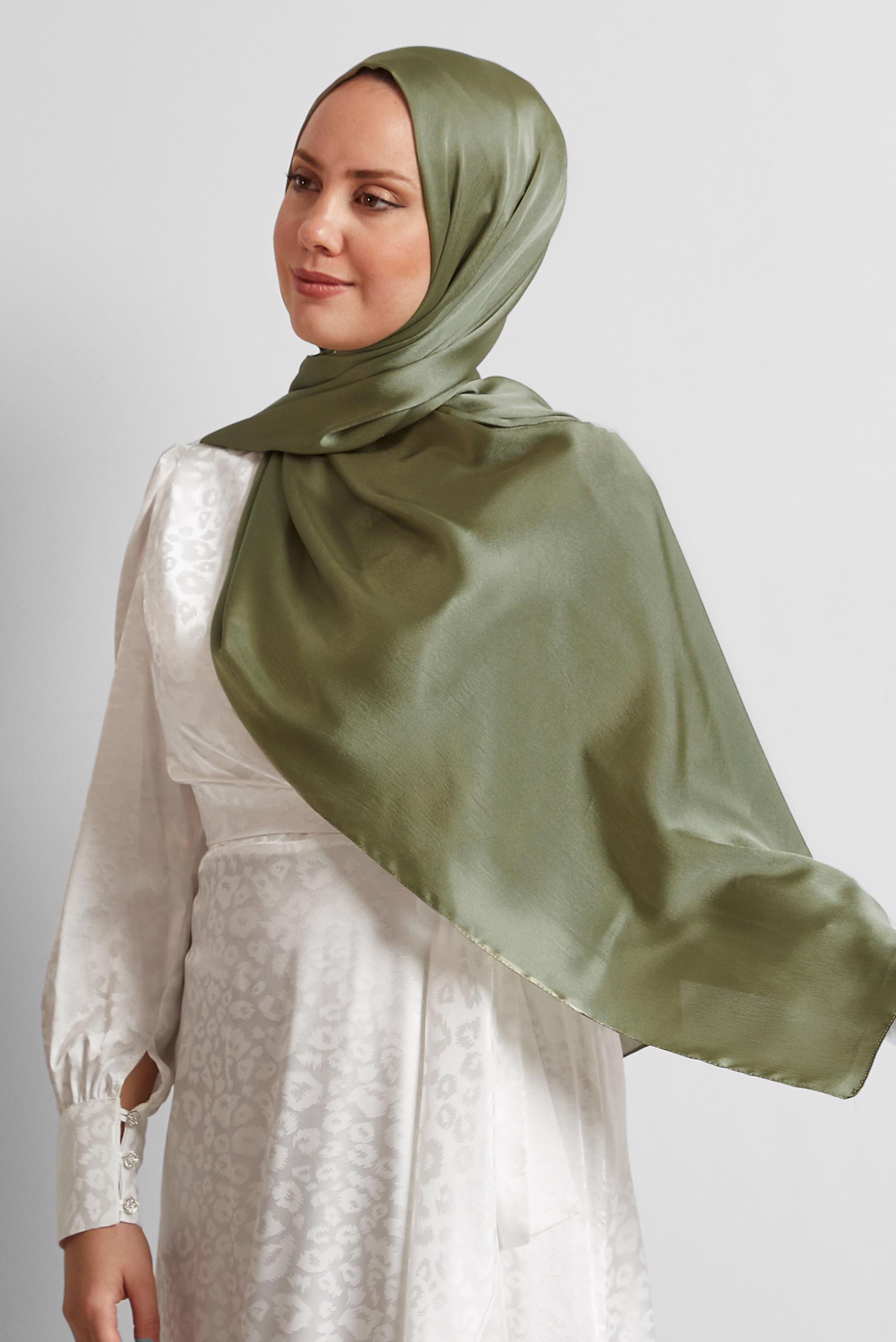 Vêtements hijab VERT CHÂLE EN SATIN ALVINA 8570