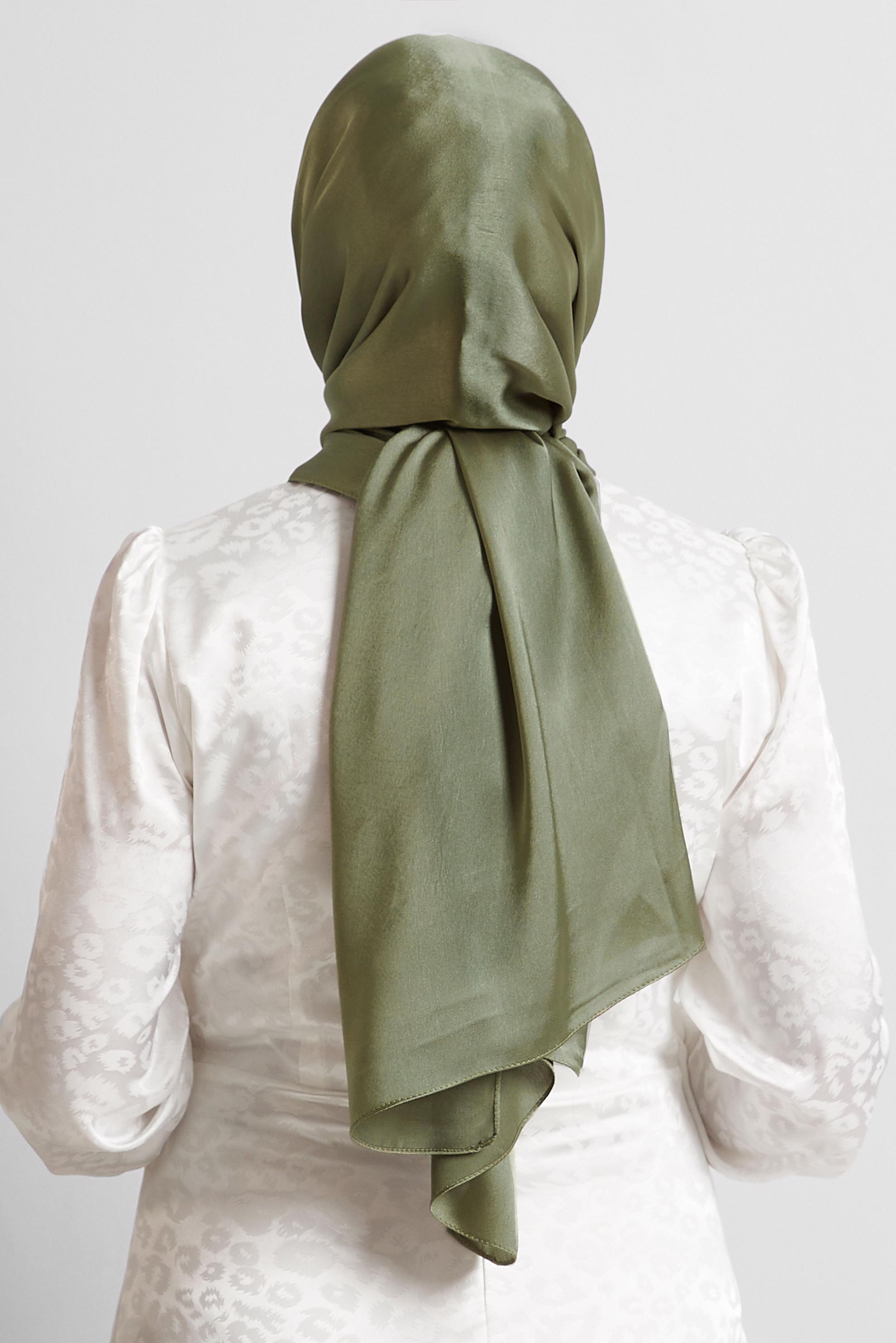 Vêtements hijab VERT CHÂLE EN SATIN ALVINA 8570