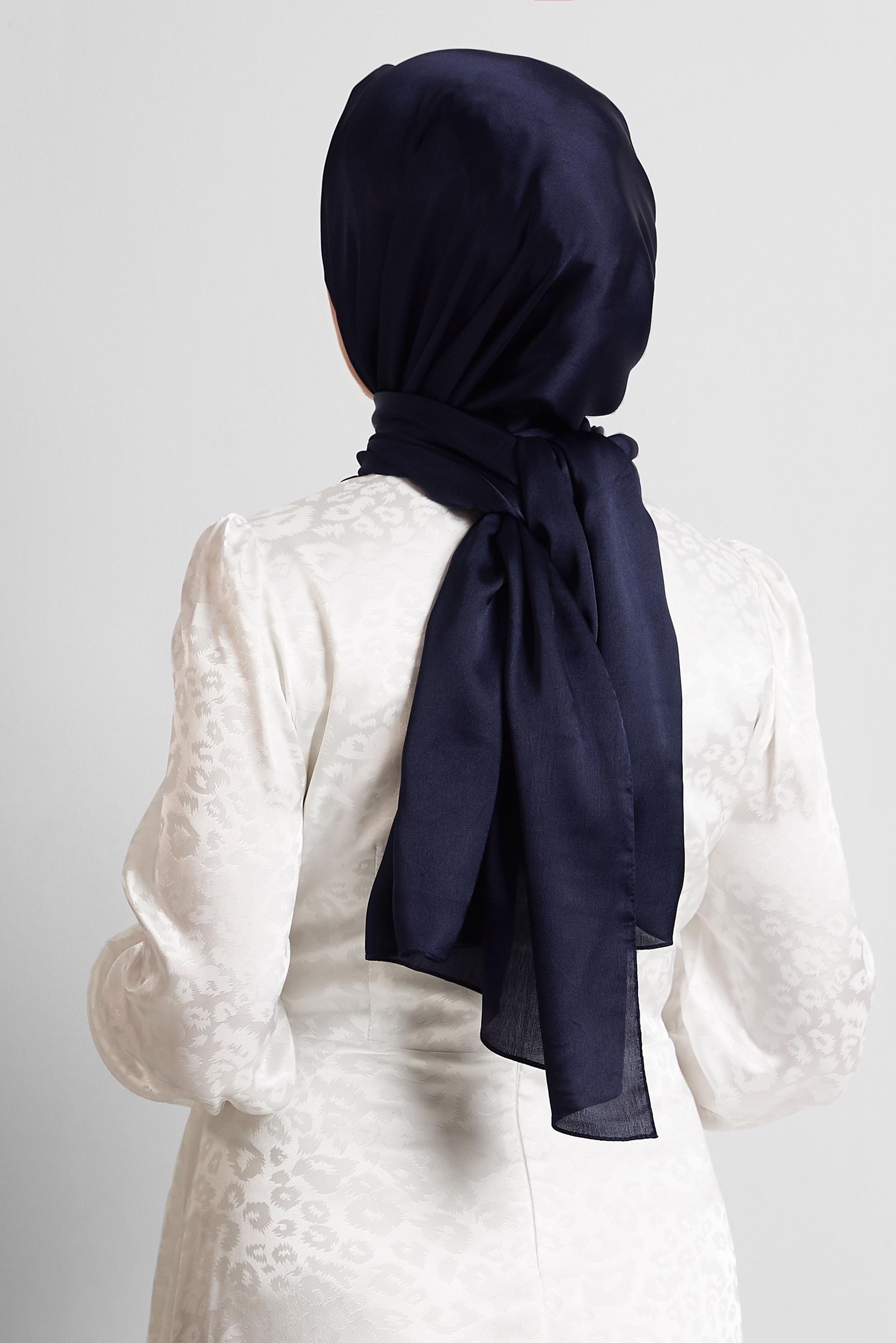 Tesettür giyim LACİVERT ALVİNA SATEN ŞAL 8570