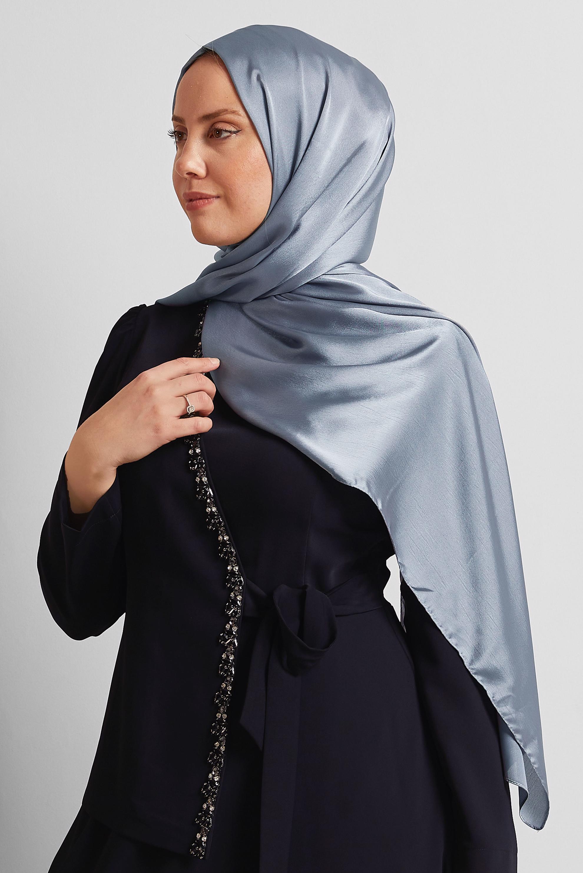 Tesettür giyim GÜMÜŞ ALVİNA SATEN ŞAL 8570