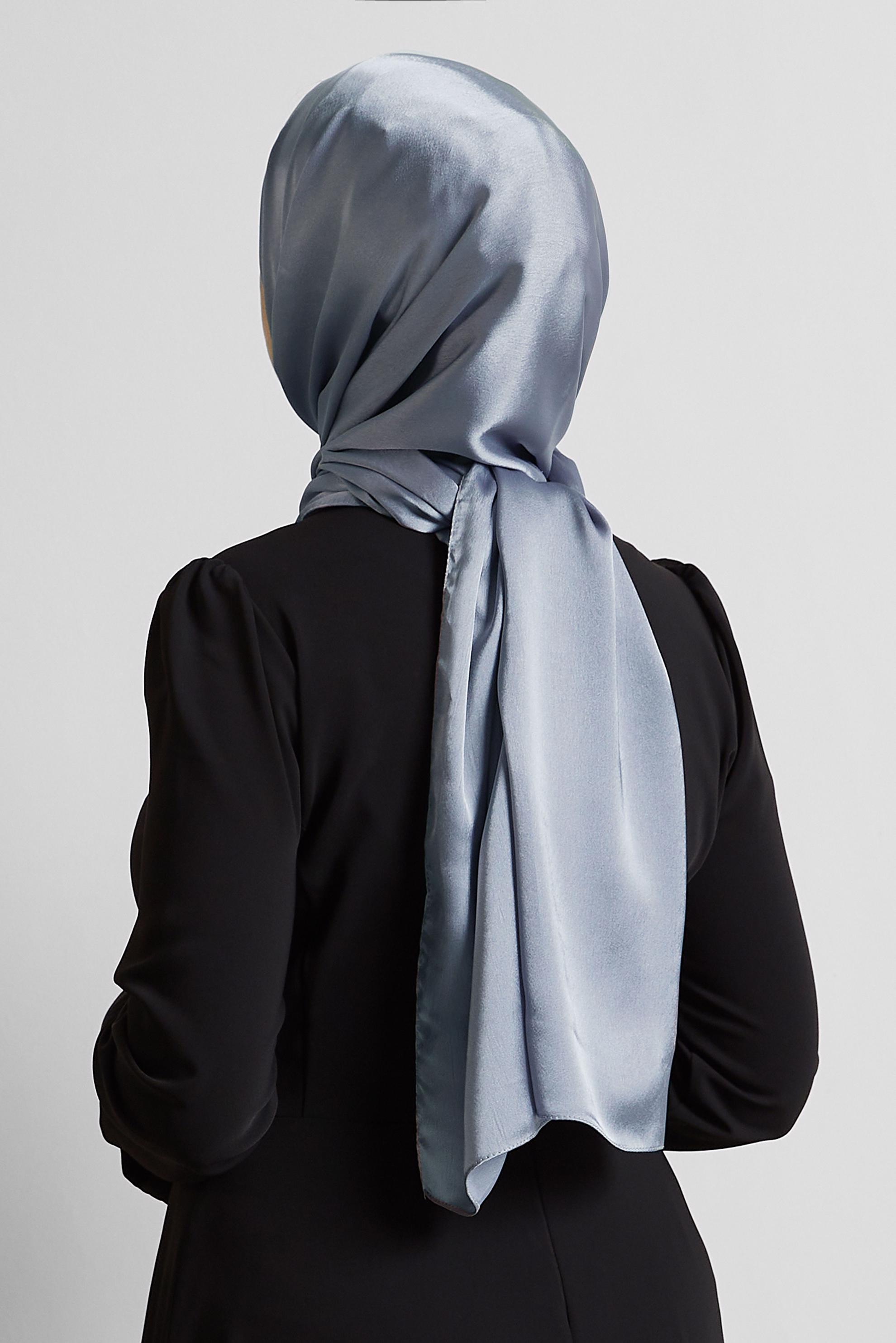 Tesettür giyim GÜMÜŞ ALVİNA SATEN ŞAL 8570