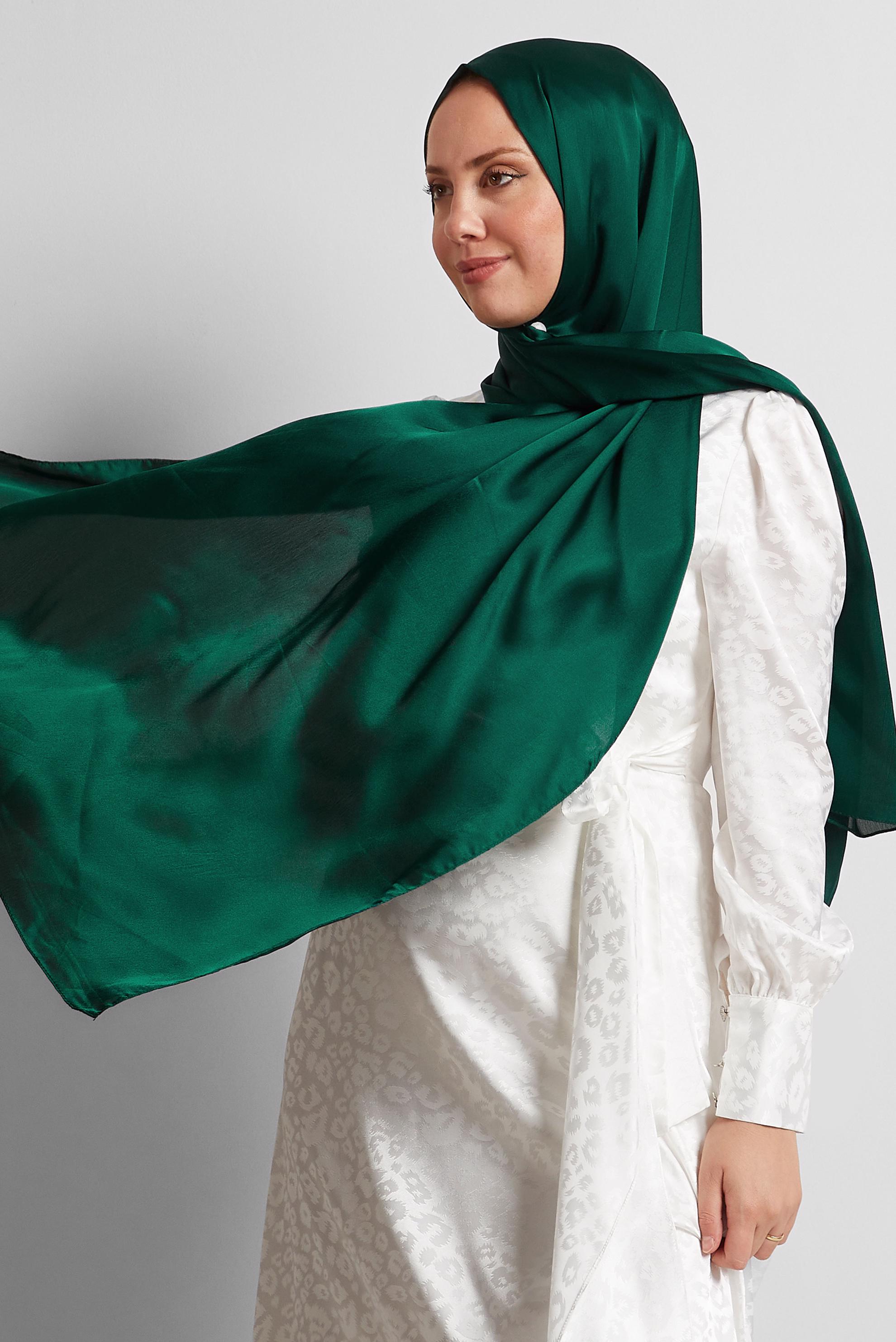 Vêtements hijab VERT CHÂLE EN SATIN ALVINA 8570