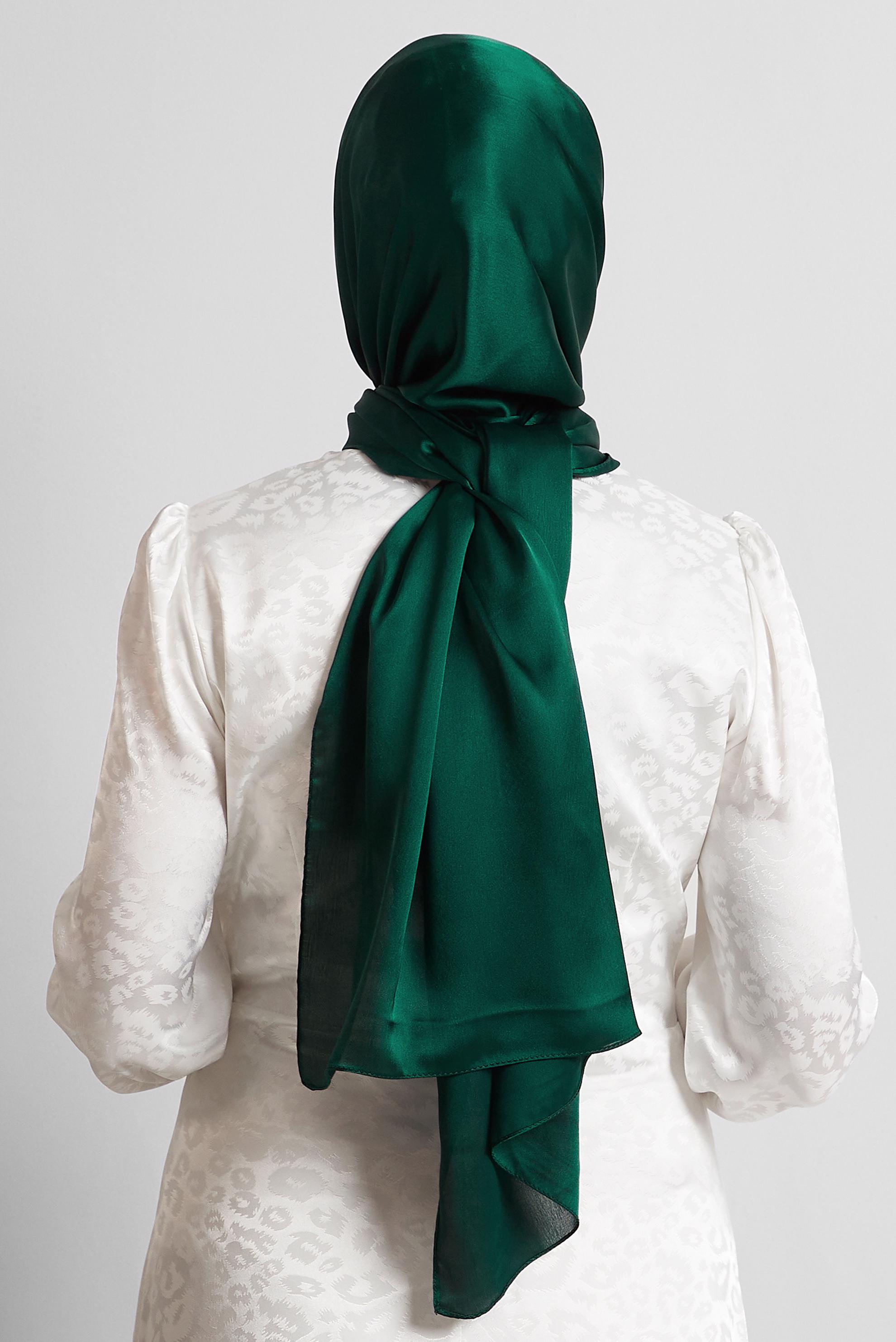 Vêtements hijab VERT CHÂLE EN SATIN ALVINA 8570