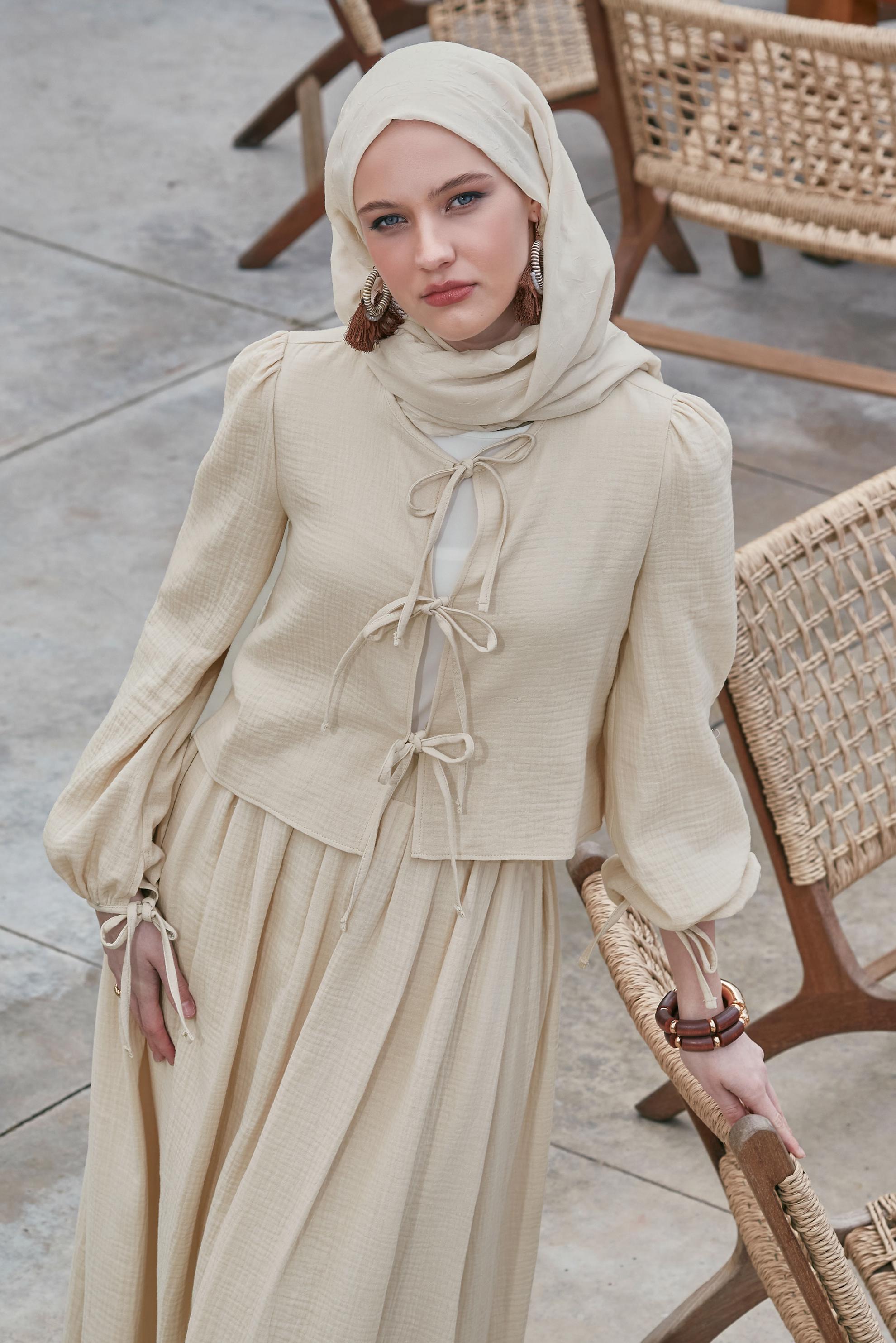 Tesettür giyim EKRU MÜSLİN ETEKLİ TAKIM 45342