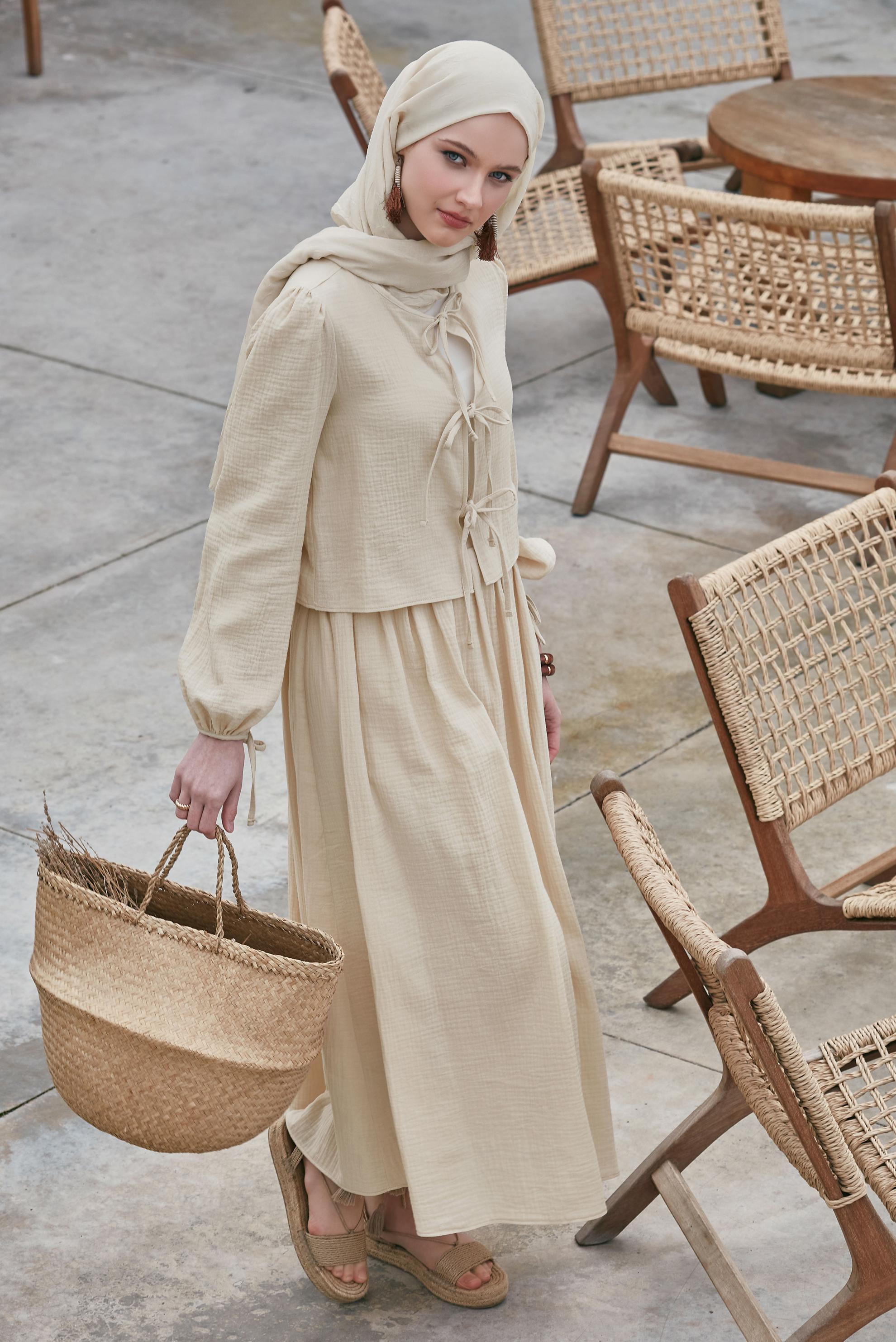 Tesettür giyim EKRU MÜSLİN ETEKLİ TAKIM 45342